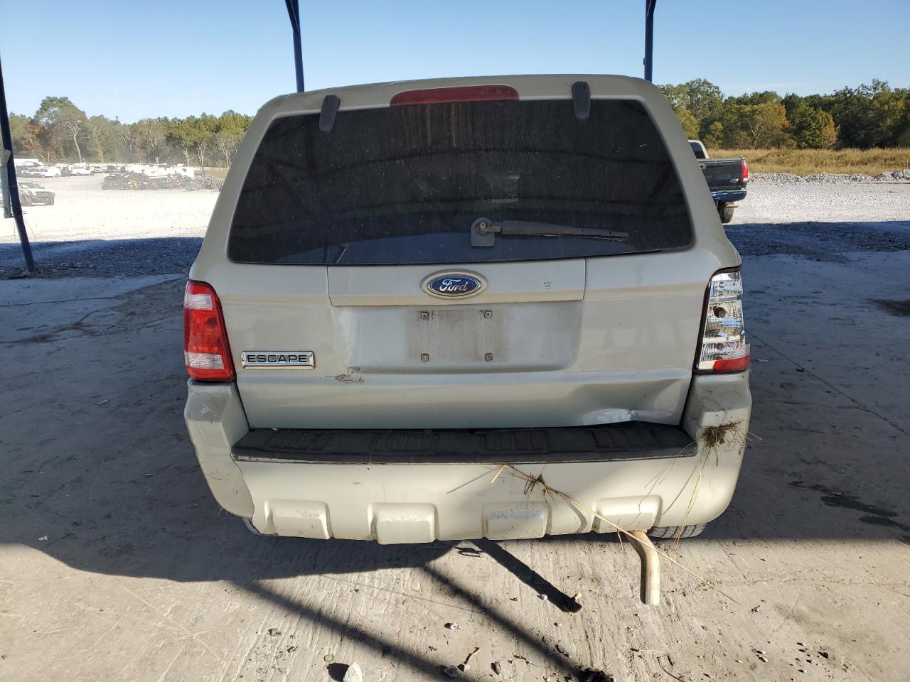 2009 Ford Escape Xls White vin: 1FMCU02719KA75427