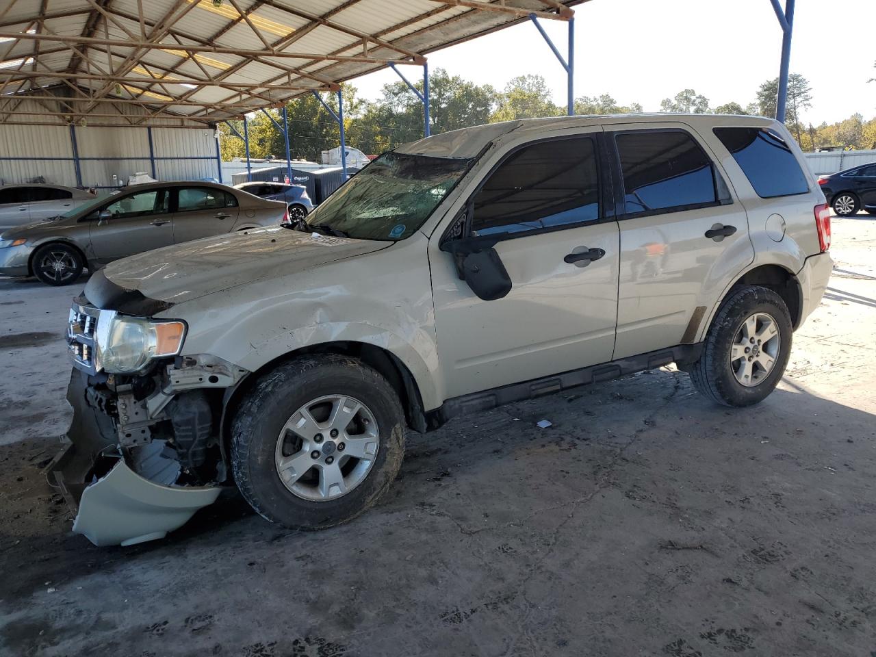2009 Ford Escape Xls White vin: 1FMCU02719KA75427