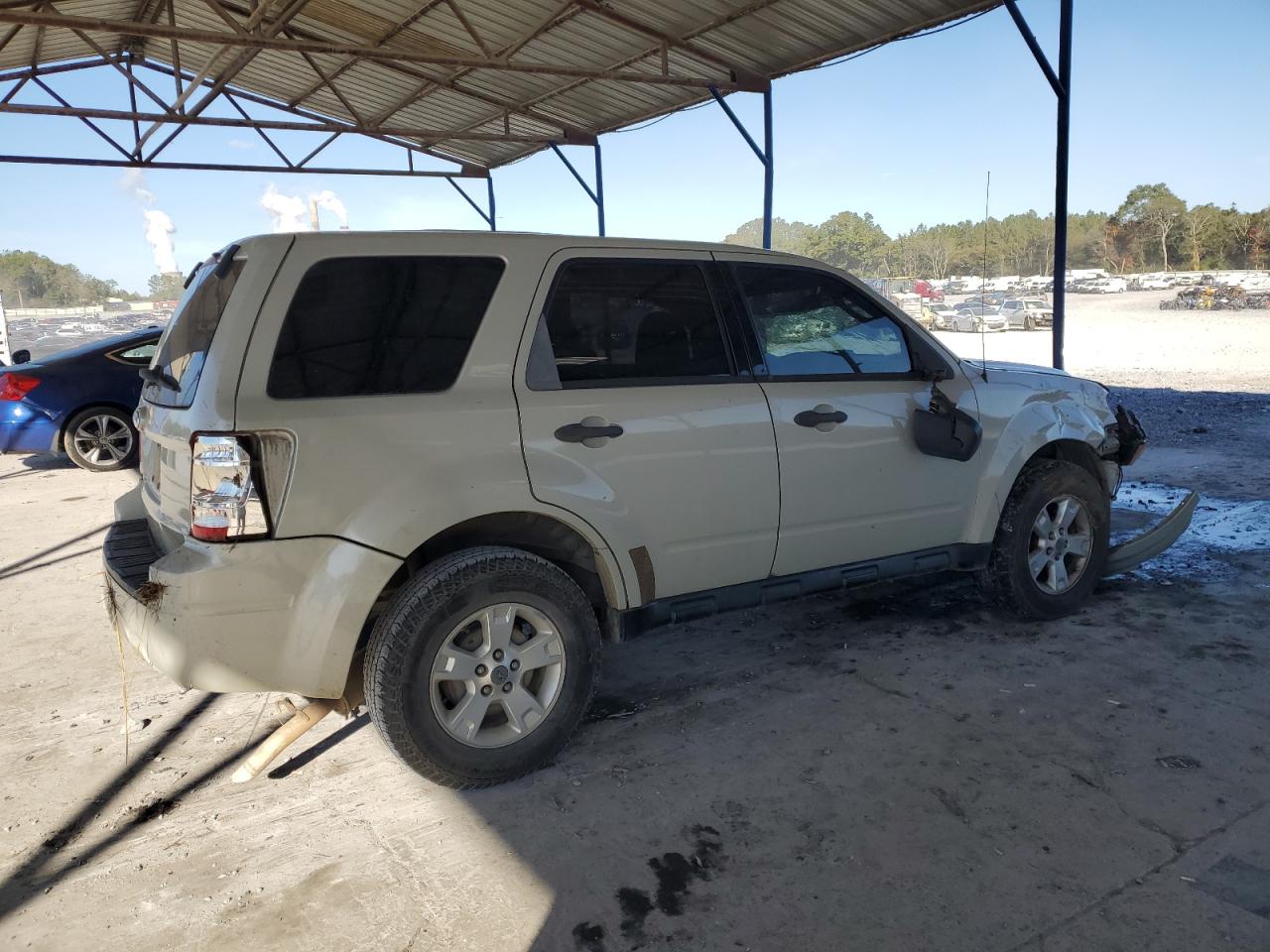 2009 Ford Escape Xls White vin: 1FMCU02719KA75427