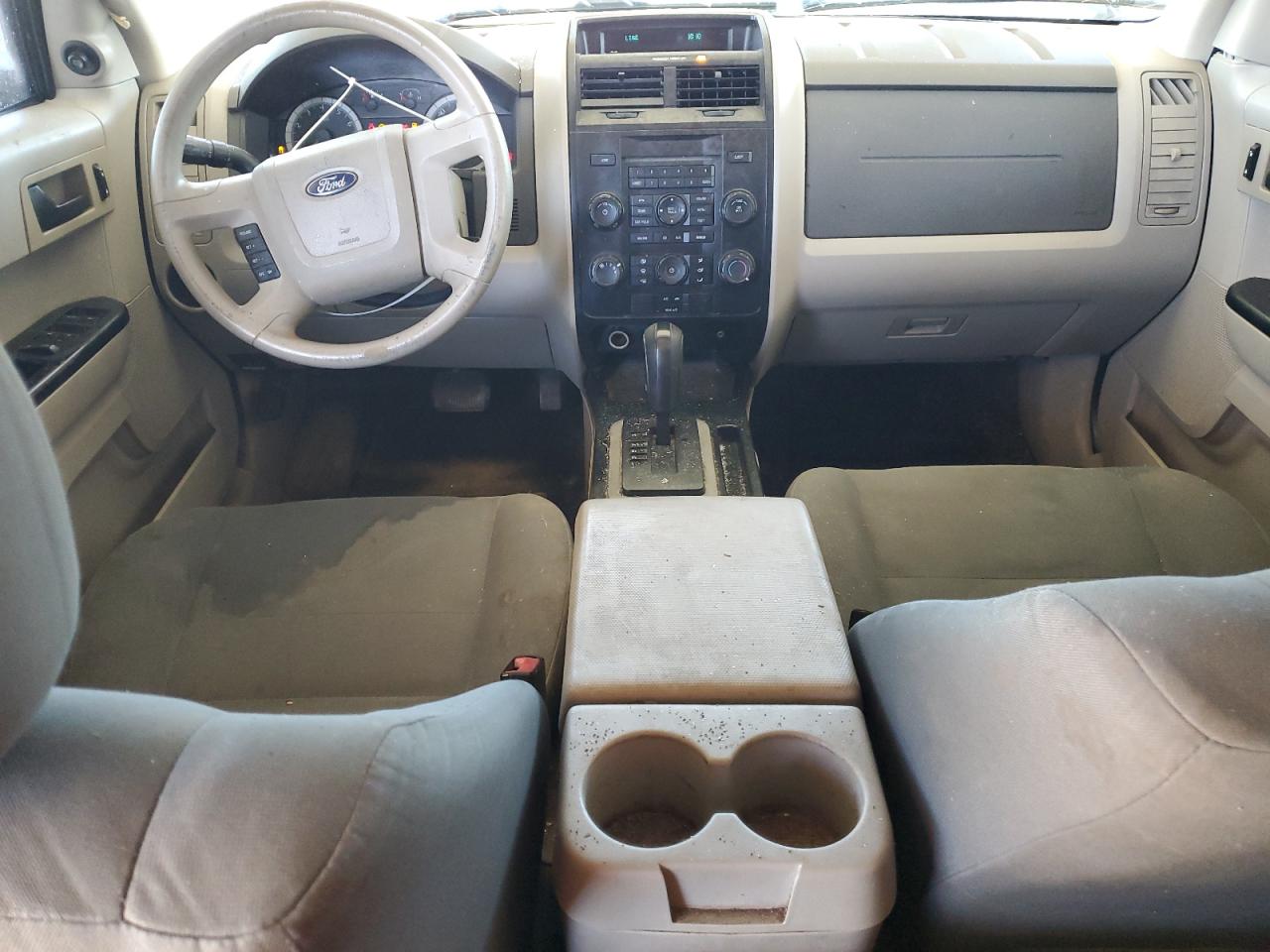 2009 Ford Escape Xls White vin: 1FMCU02719KA75427