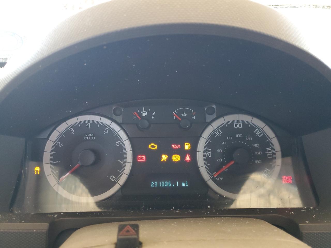 2009 Ford Escape Xls White vin: 1FMCU02719KA75427