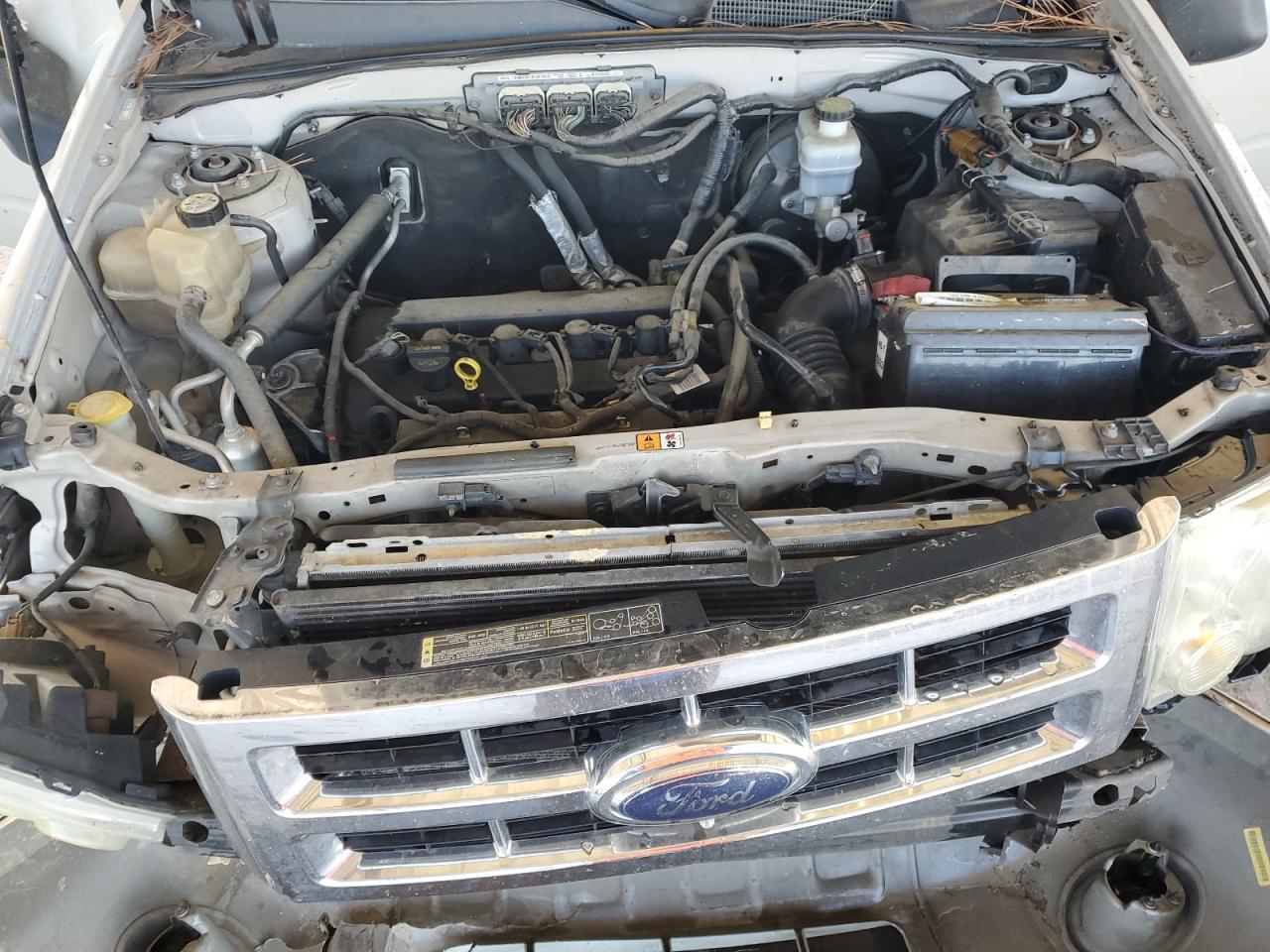 2009 Ford Escape Xls White vin: 1FMCU02719KA75427