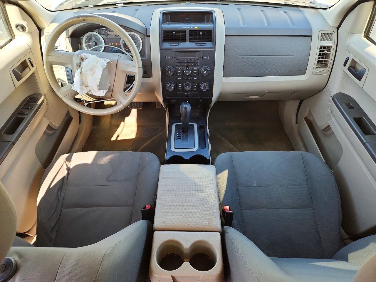 2009 Ford Escape Xls White vin: 1FMCU02719KA99811