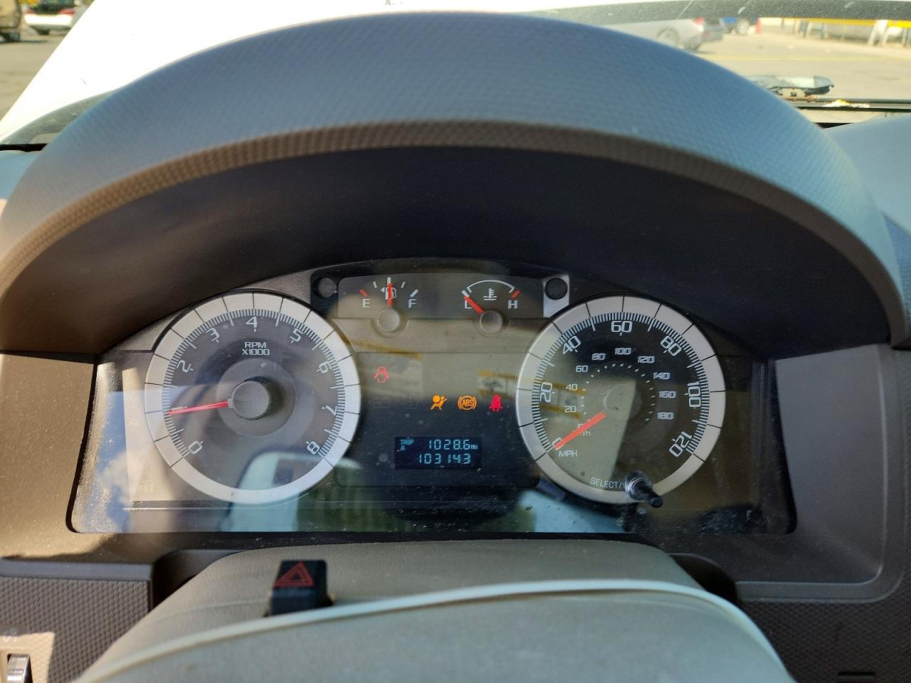2009 Ford Escape Xls White vin: 1FMCU02719KA99811