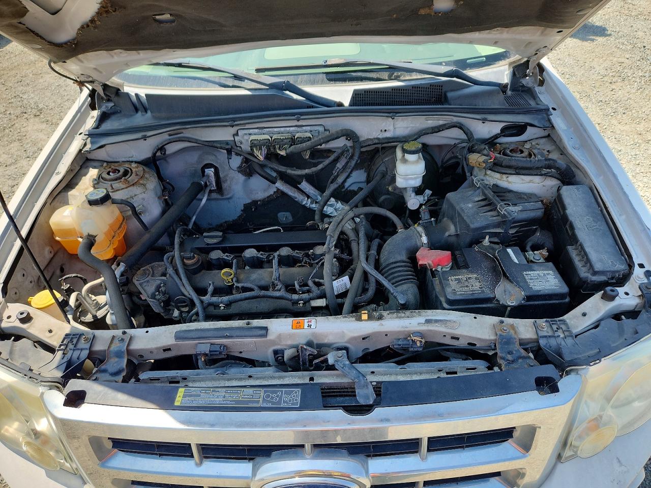 2009 Ford Escape Xls White vin: 1FMCU02719KC59072