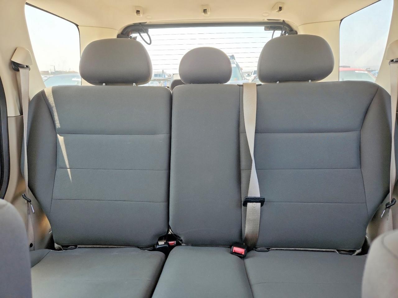 2009 Ford Escape Xls White vin: 1FMCU02719KC59072