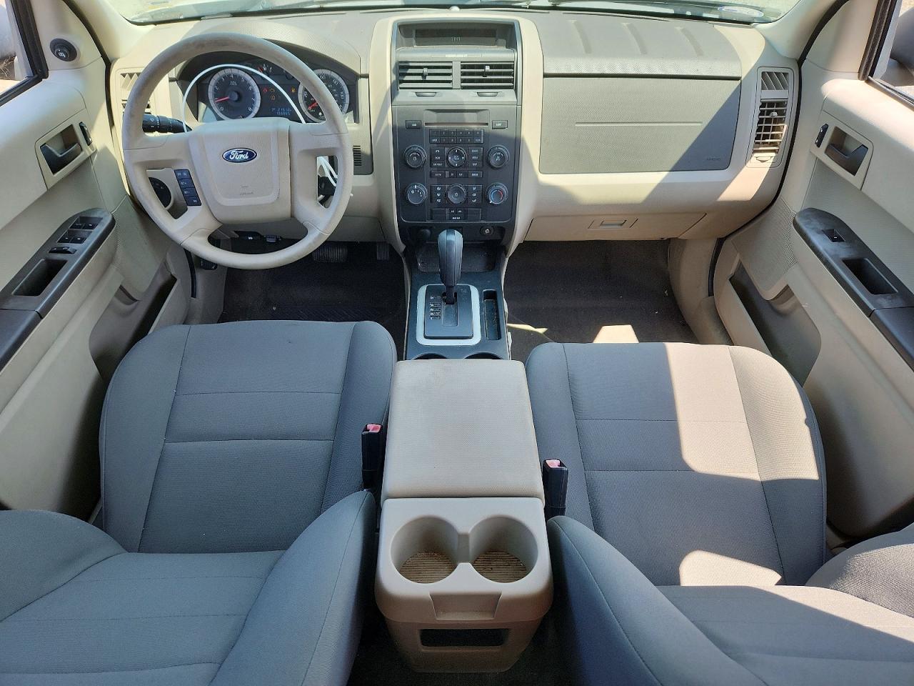 2009 Ford Escape Xls White vin: 1FMCU02719KC59072