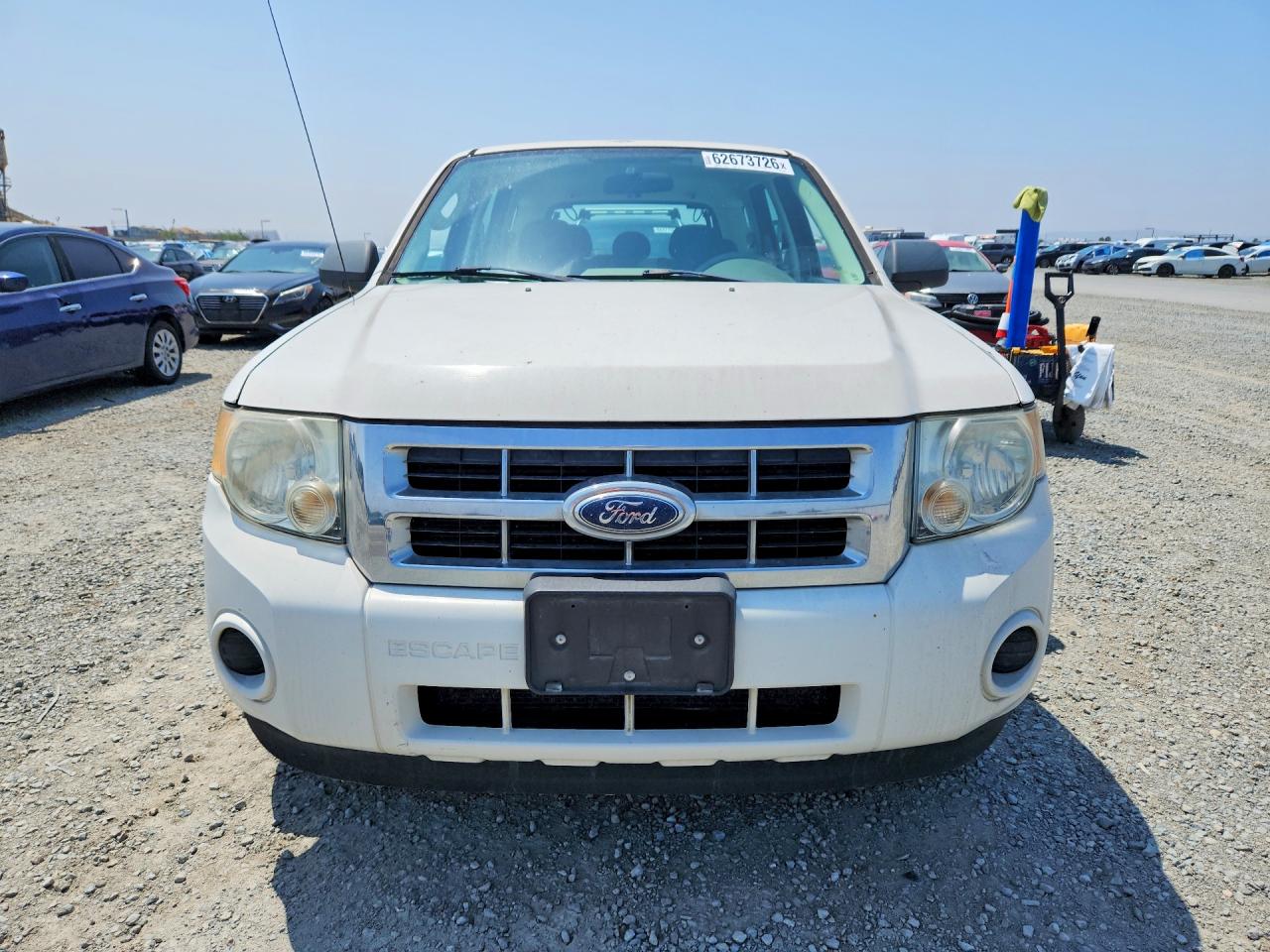 2009 Ford Escape Xls White vin: 1FMCU02719KC59072