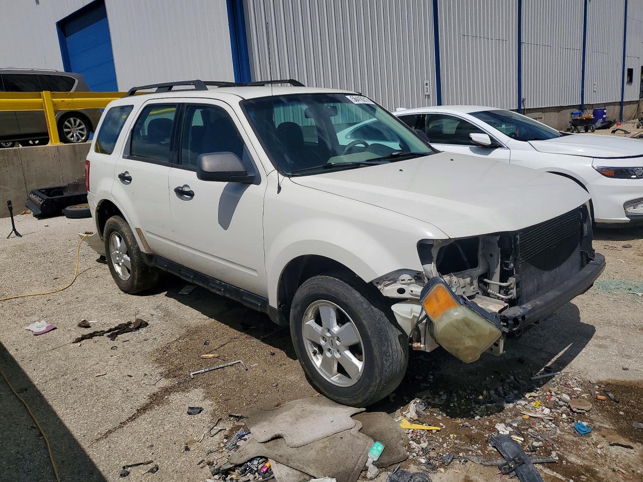 2009 Ford Escape Xls White vin: 1FMCU02729KA98991