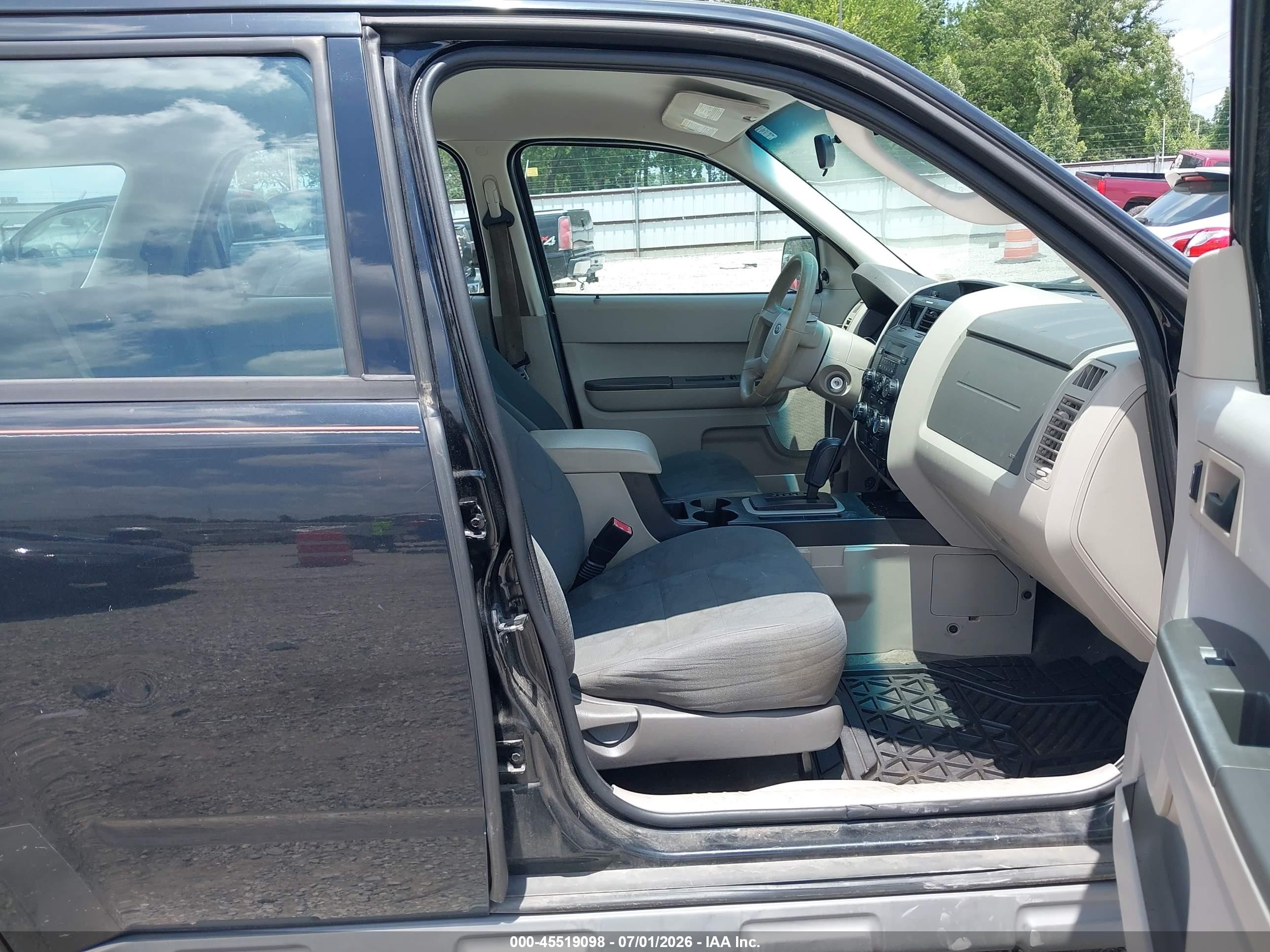 2009 Ford Escape Xls/xls Manual Black vin: 1FMCU02729KB85998