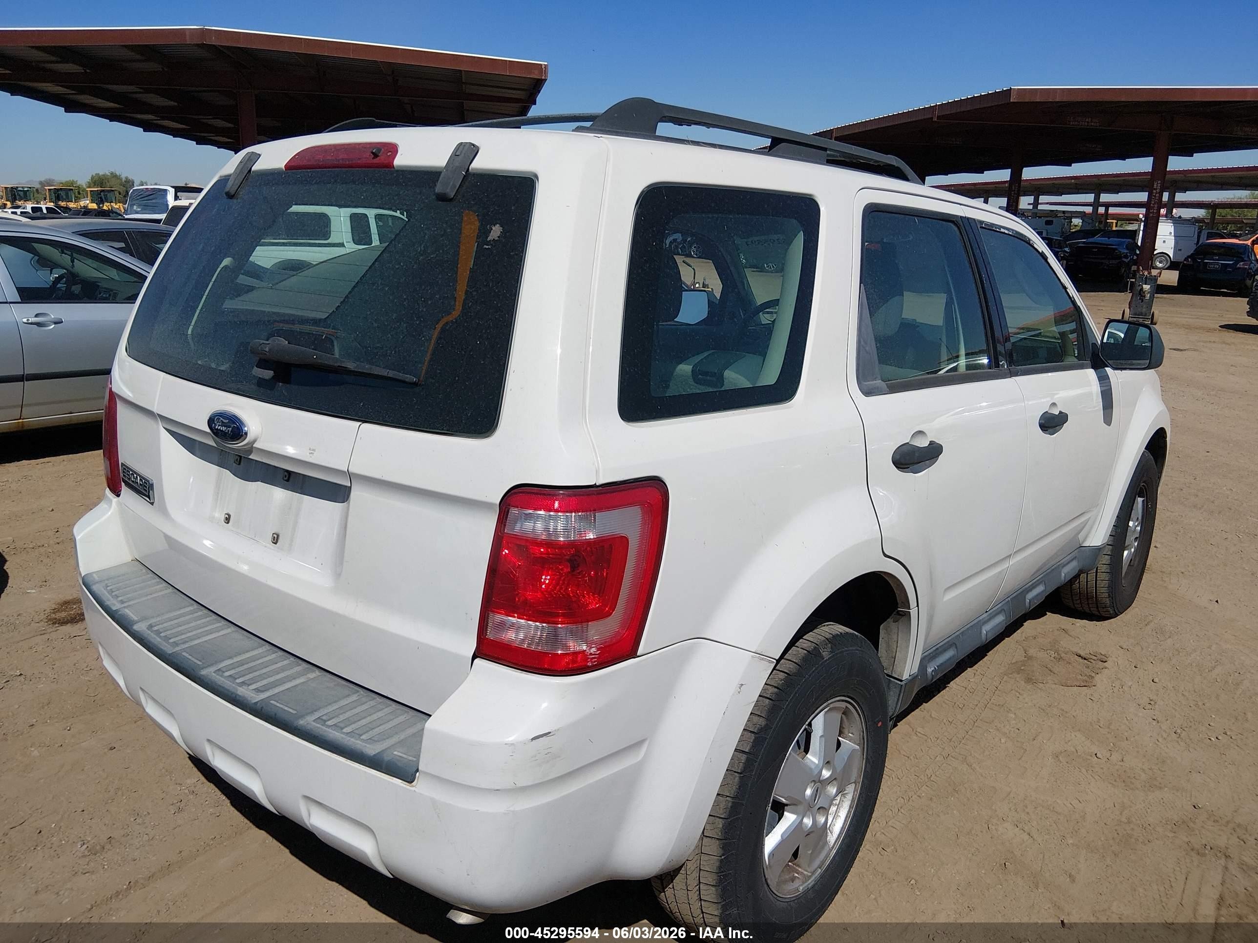 2009 Ford Escape Xls/xls Manual White vin: 1FMCU02739KA03581