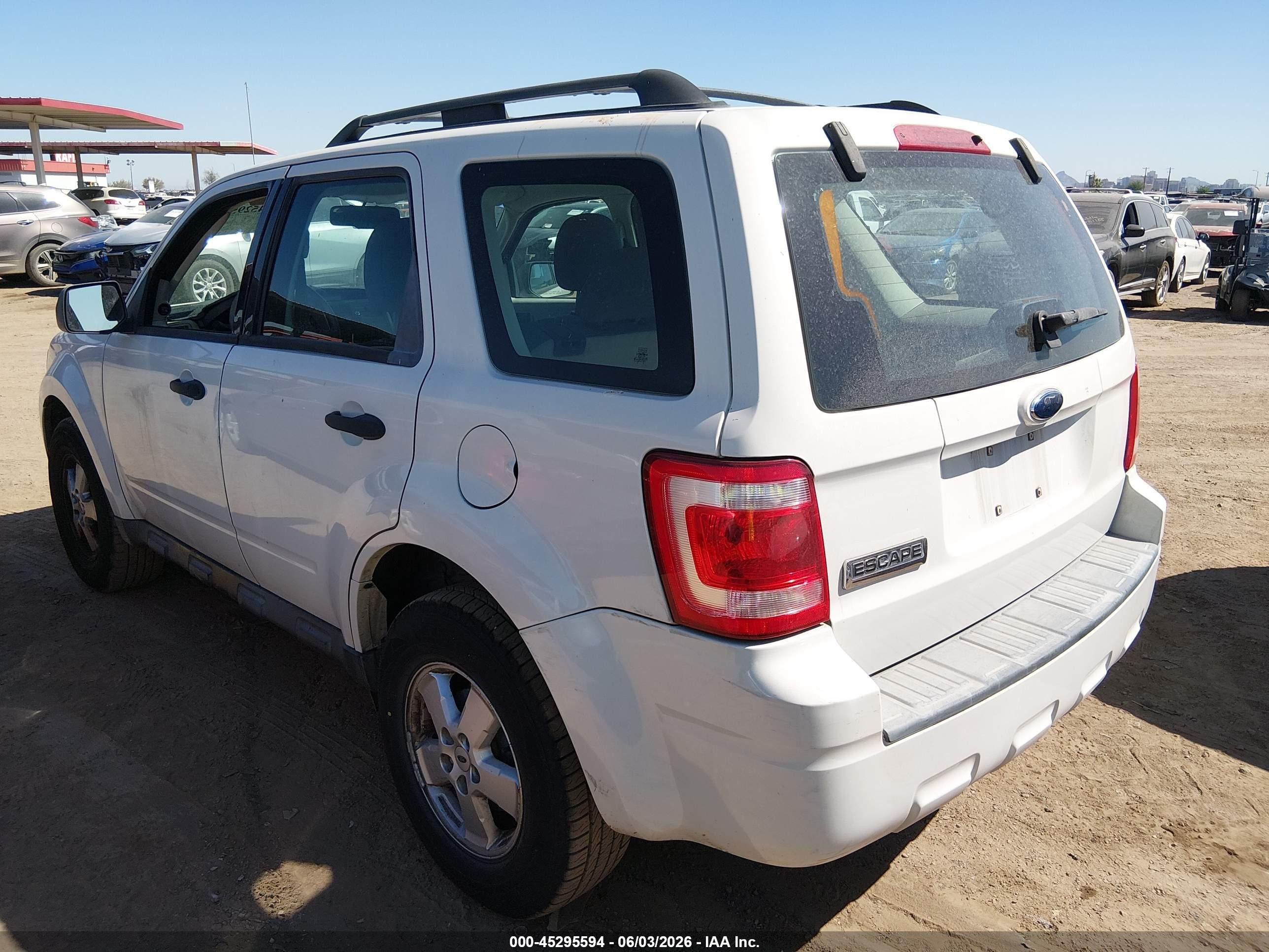 2009 Ford Escape Xls/xls Manual White vin: 1FMCU02739KA03581