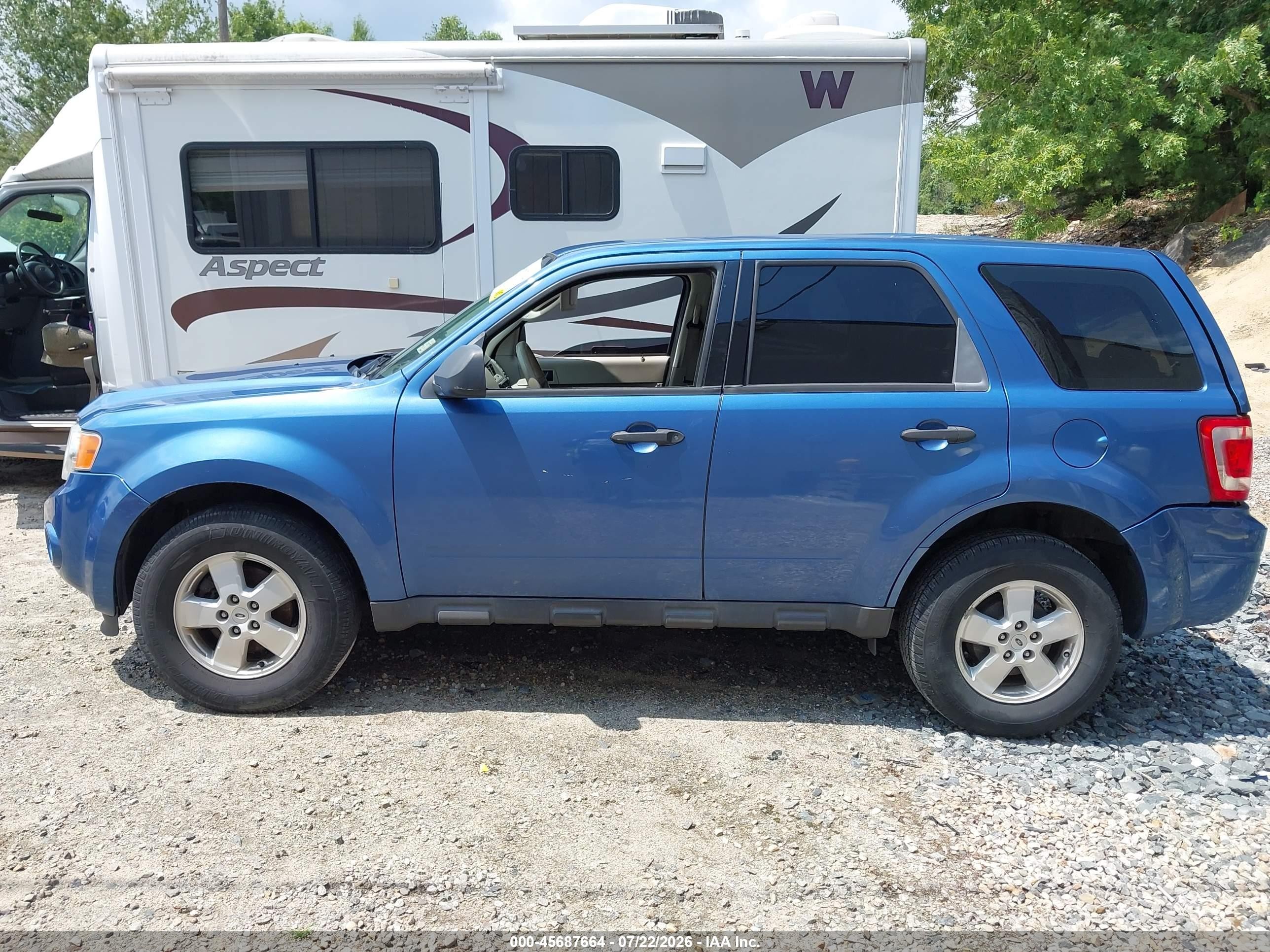 2009 Ford Escape Xls/xls Manual Blue vin: 1FMCU02759KA74880