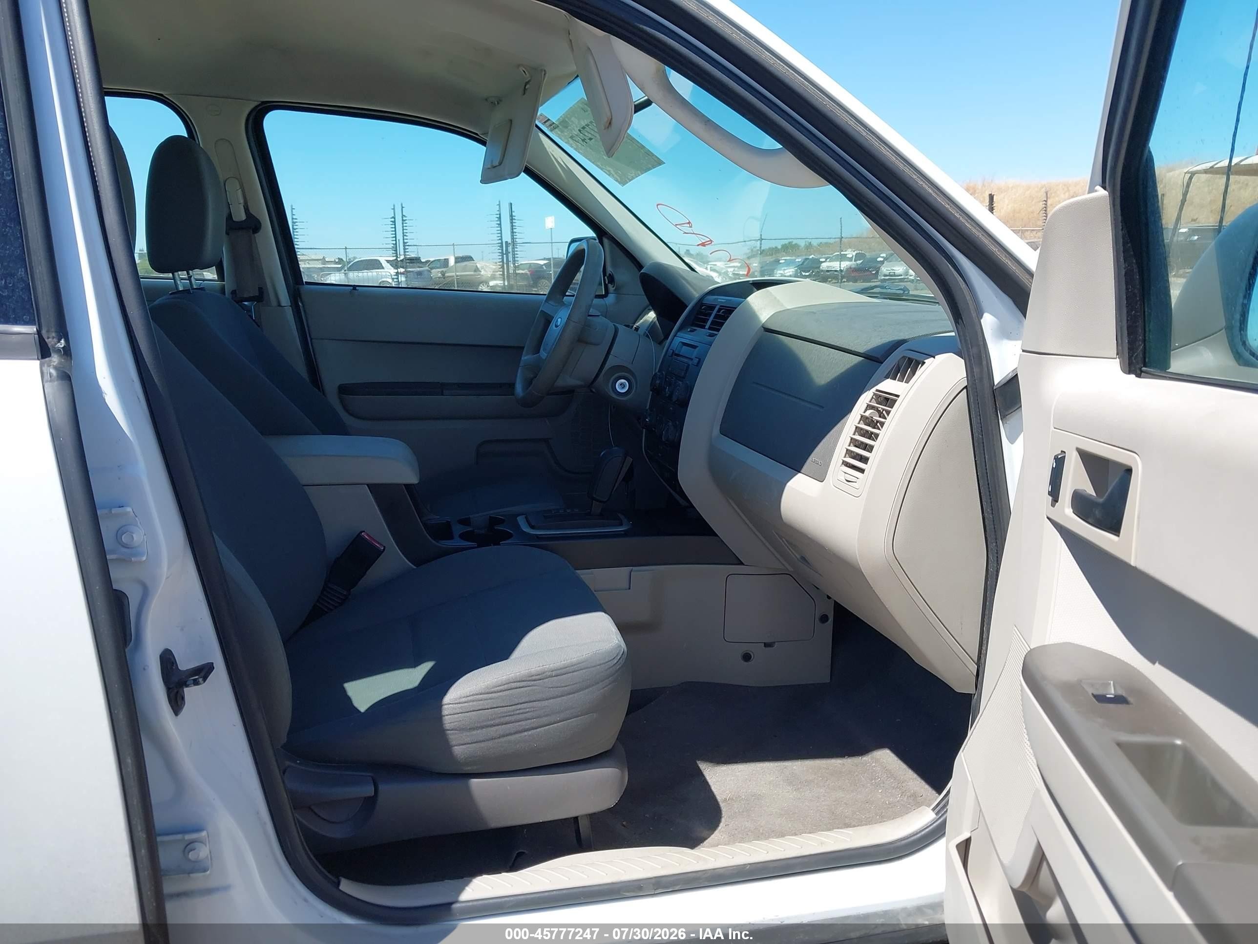2009 Ford Escape Xls/xls Manual White vin: 1FMCU02759KB08607