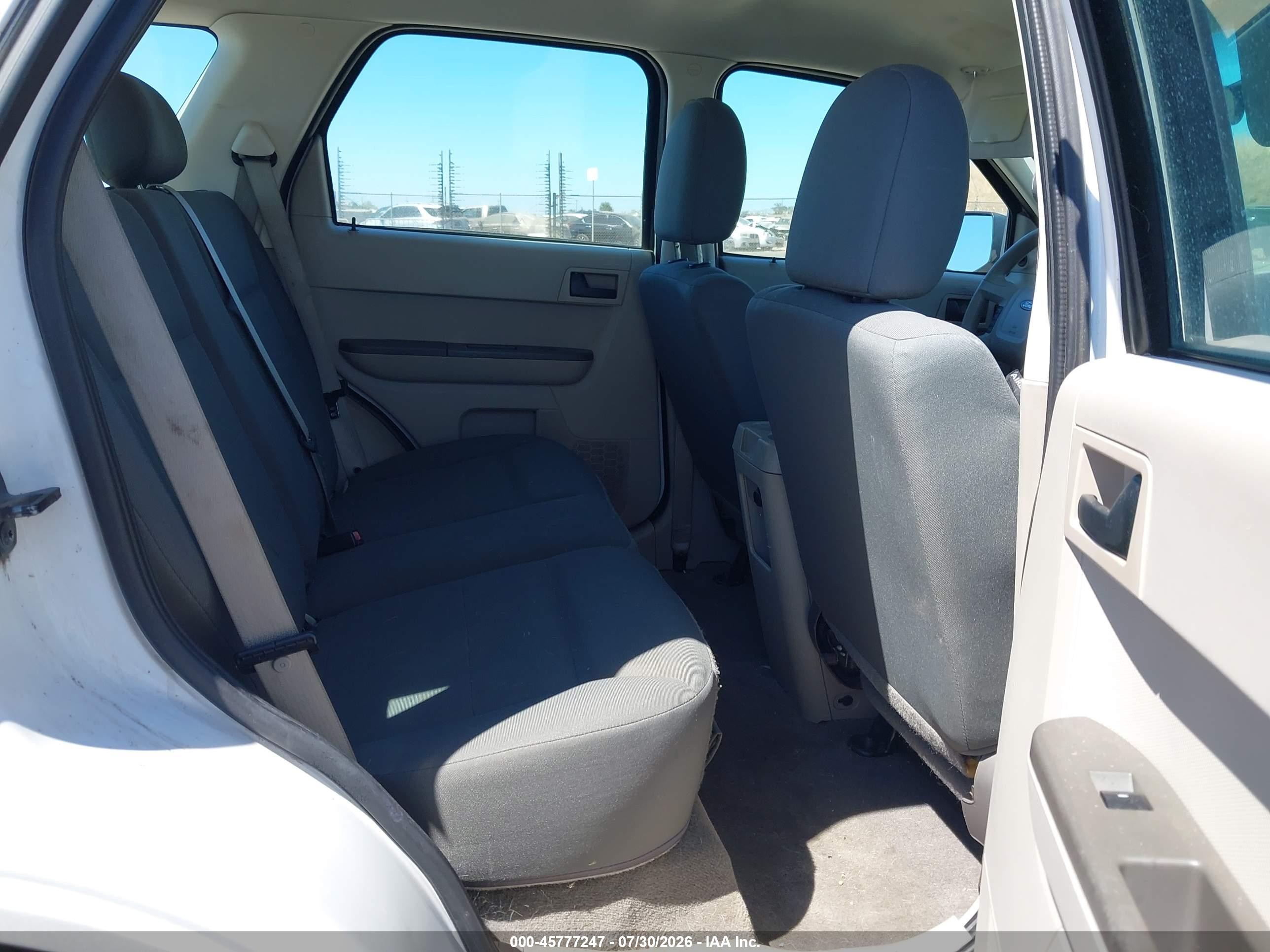 2009 Ford Escape Xls/xls Manual White vin: 1FMCU02759KB08607