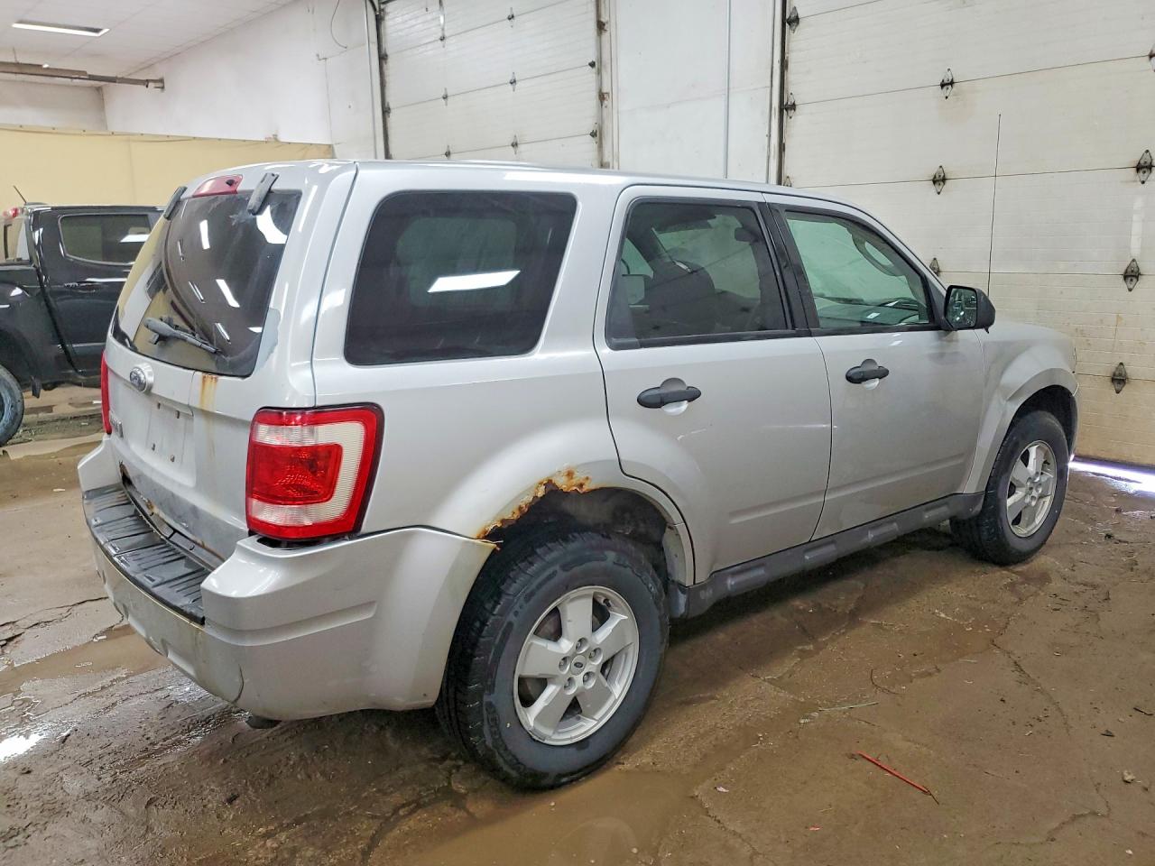 2009 Ford Escape Xls Silver vin: 1FMCU02779KA82950