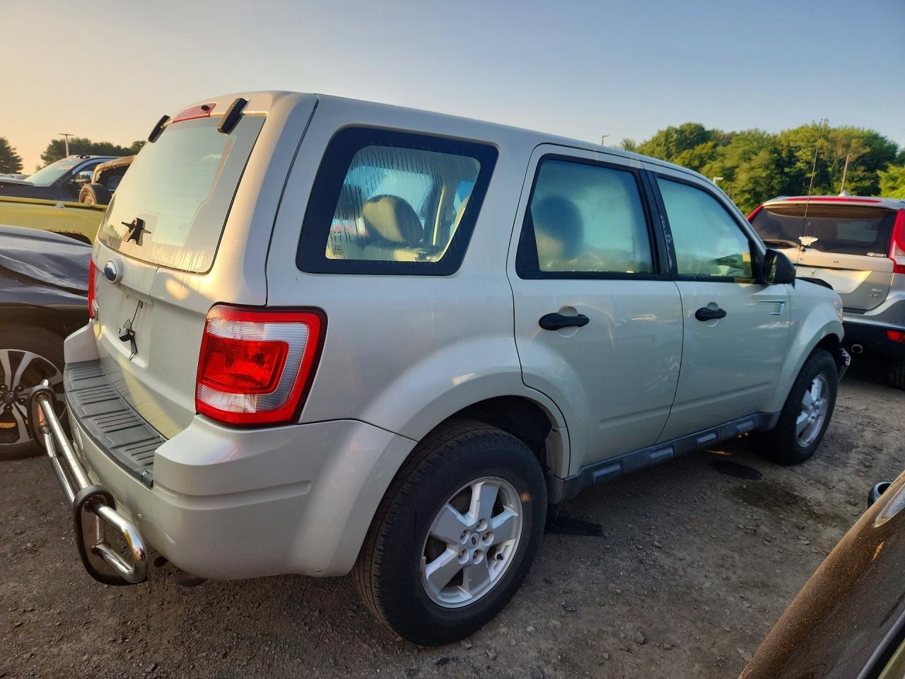 2009 Ford Escape Xls Tan vin: 1FMCU02779KC67094