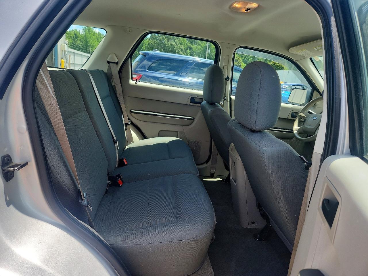 2009 Ford Escape Xls Silver vin: 1FMCU02779KD08243