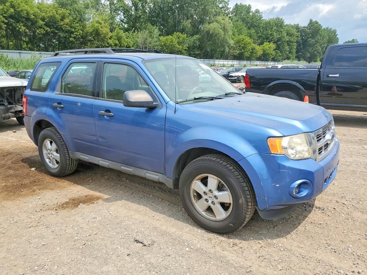 2009 Ford Escape Blue vin: 1FMCU02789KA26838