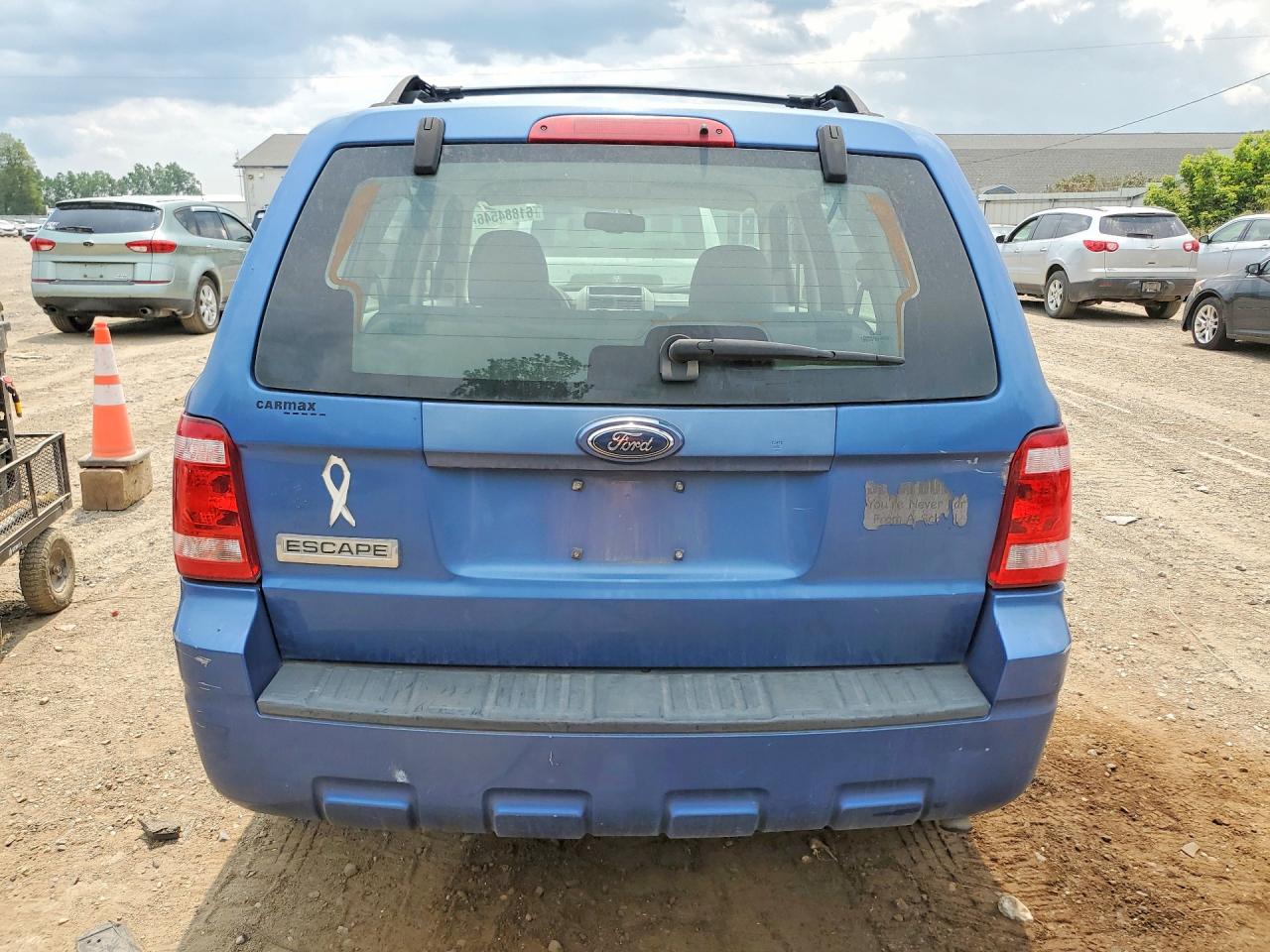 2009 Ford Escape Blue vin: 1FMCU02789KA26838