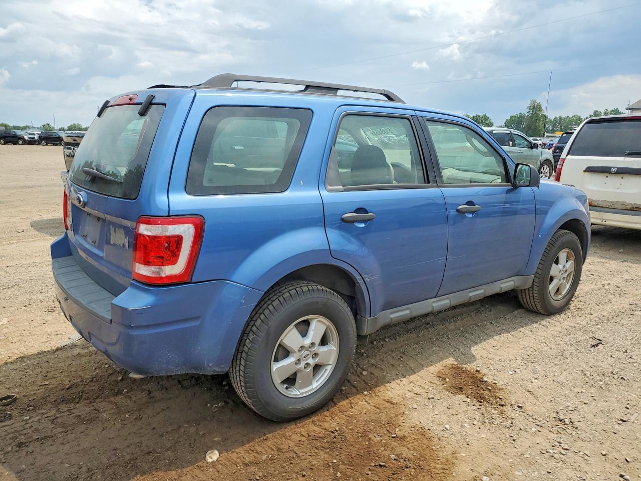 2009 Ford Escape Blue vin: 1FMCU02789KA26838
