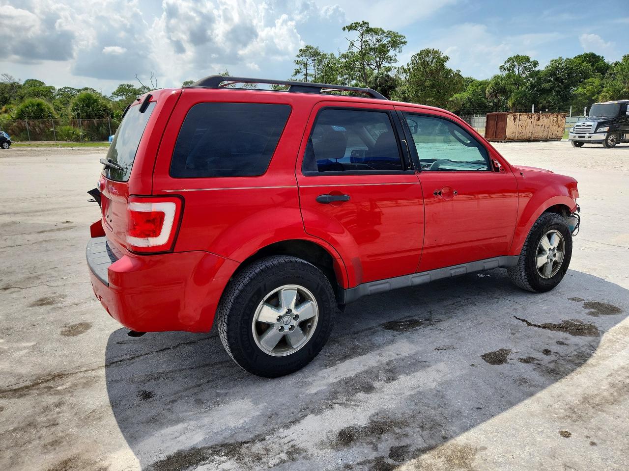 2009 Ford Escape Xls Красный vin: 1FMCU02789KB08178