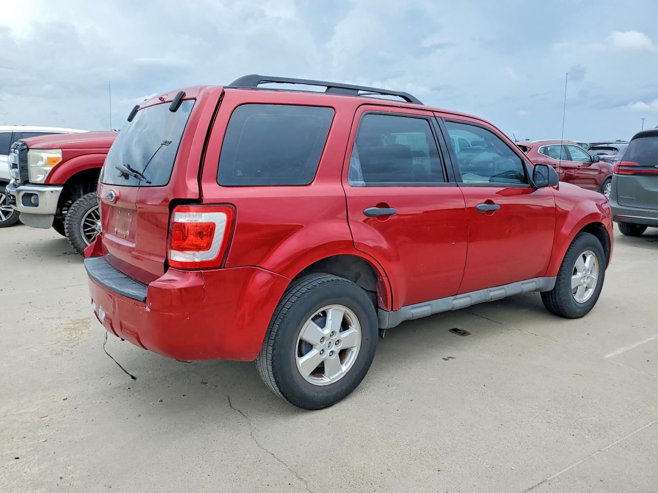 2009 Ford Escape Xls Red vin: 1FMCU02799KB64503
