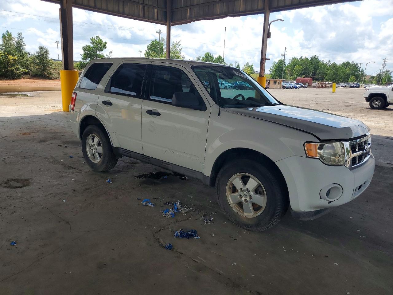 2009 Ford Escape Xls White vin: 1FMCU027X9KA74907