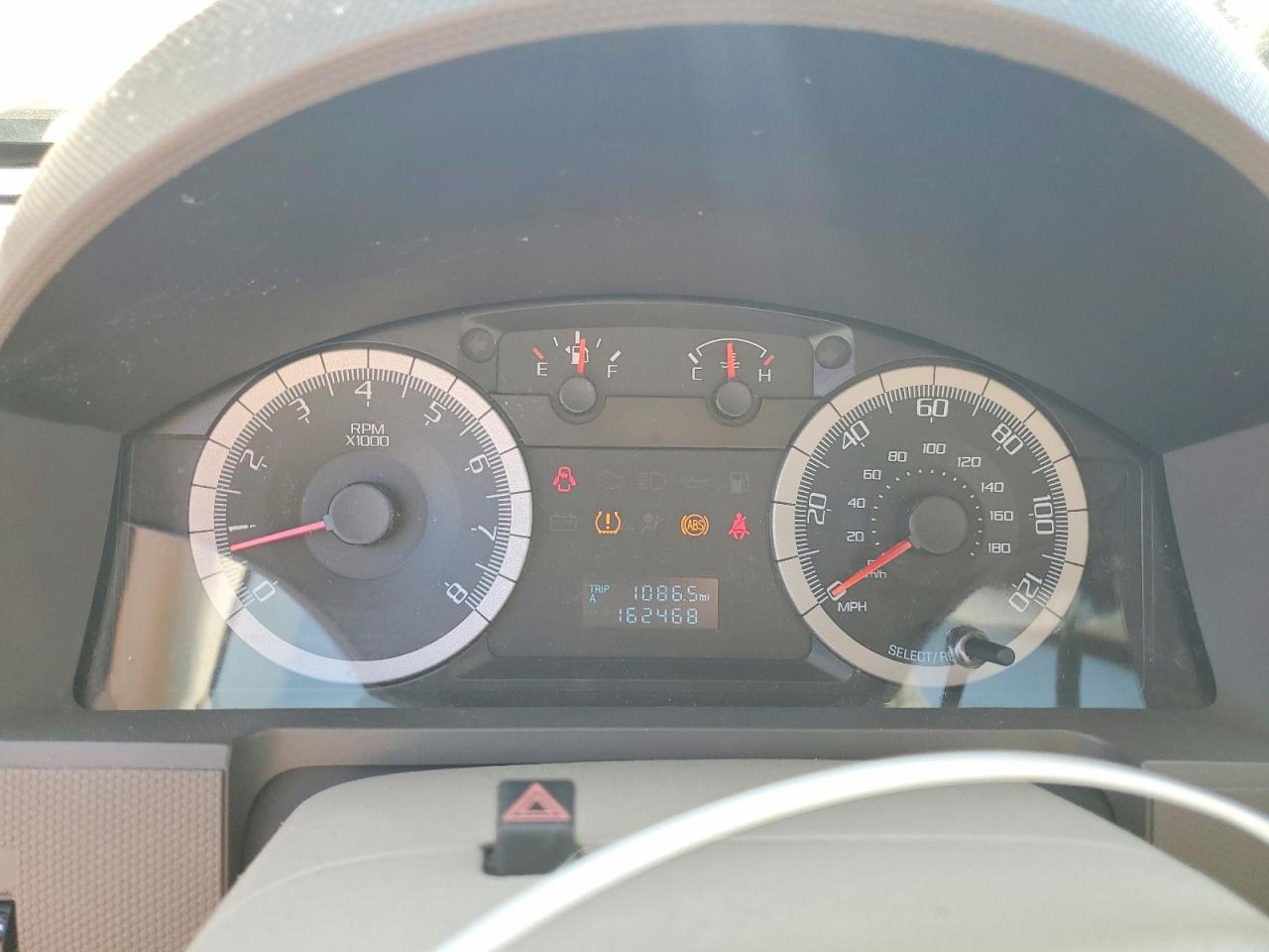 2009 Ford Escape Xls White vin: 1FMCU027X9KA74907