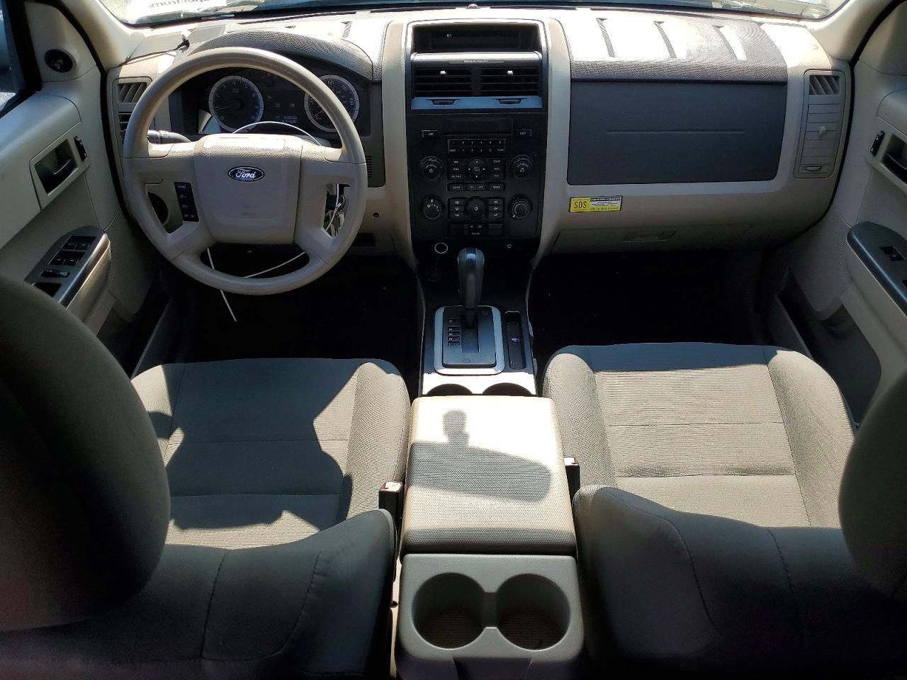2009 Ford Escape Xls White vin: 1FMCU027X9KA74907