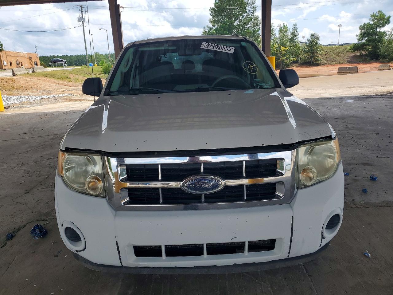 2009 Ford Escape Xls White vin: 1FMCU027X9KA74907