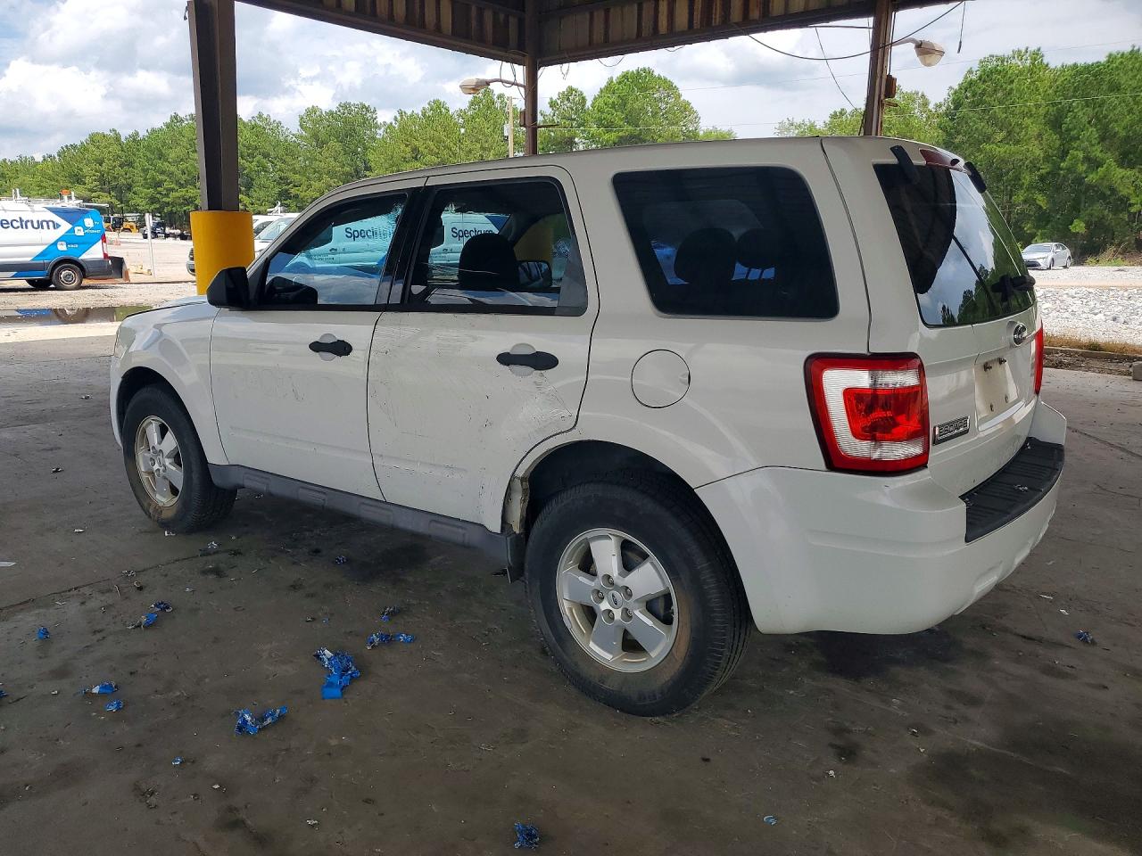 2009 Ford Escape Xls White vin: 1FMCU027X9KA74907