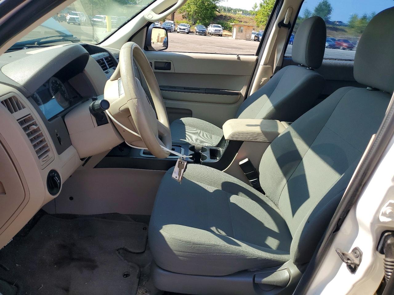 2009 Ford Escape Xls White vin: 1FMCU027X9KA74907