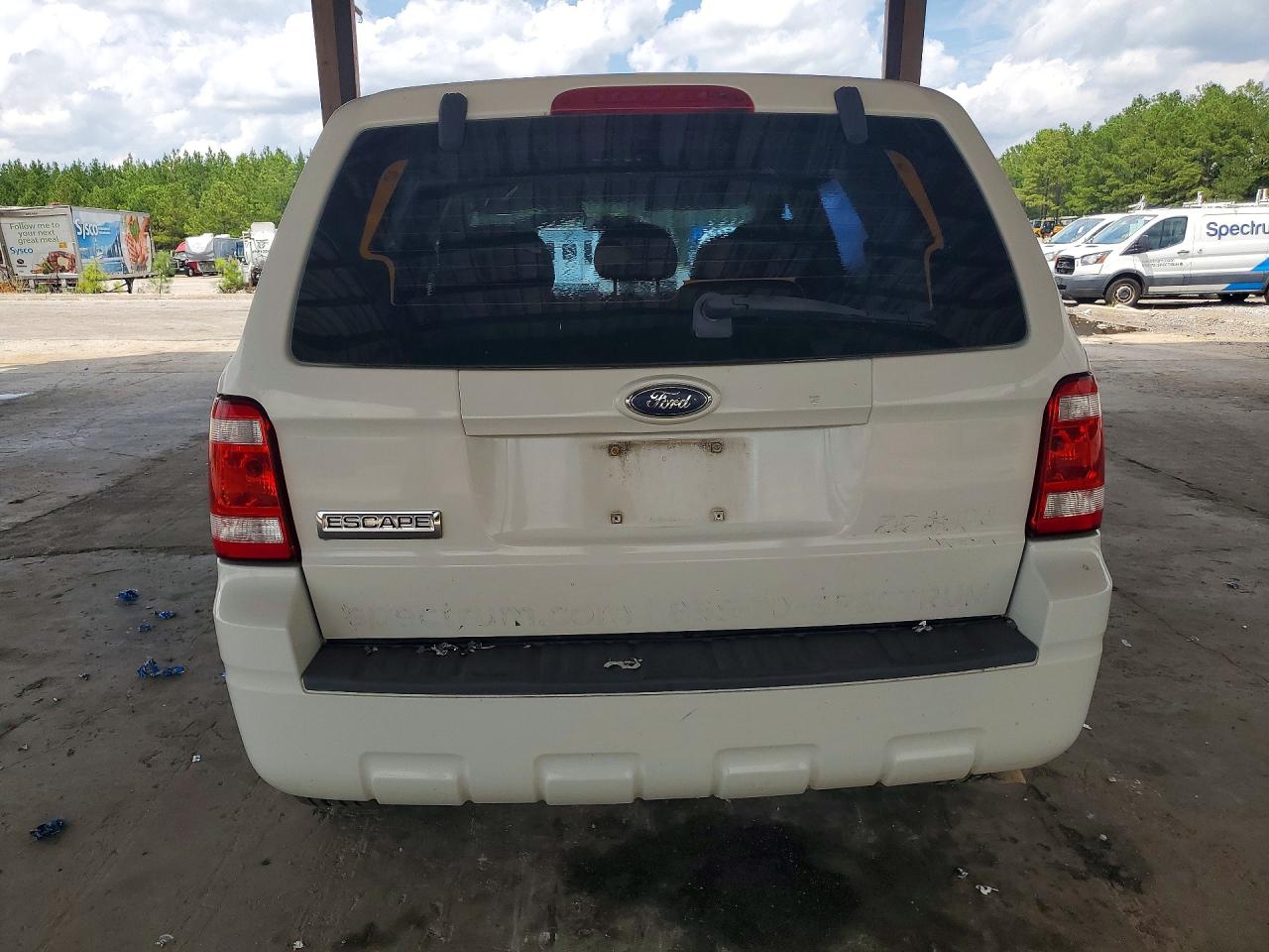 2009 Ford Escape Xls White vin: 1FMCU027X9KA74907