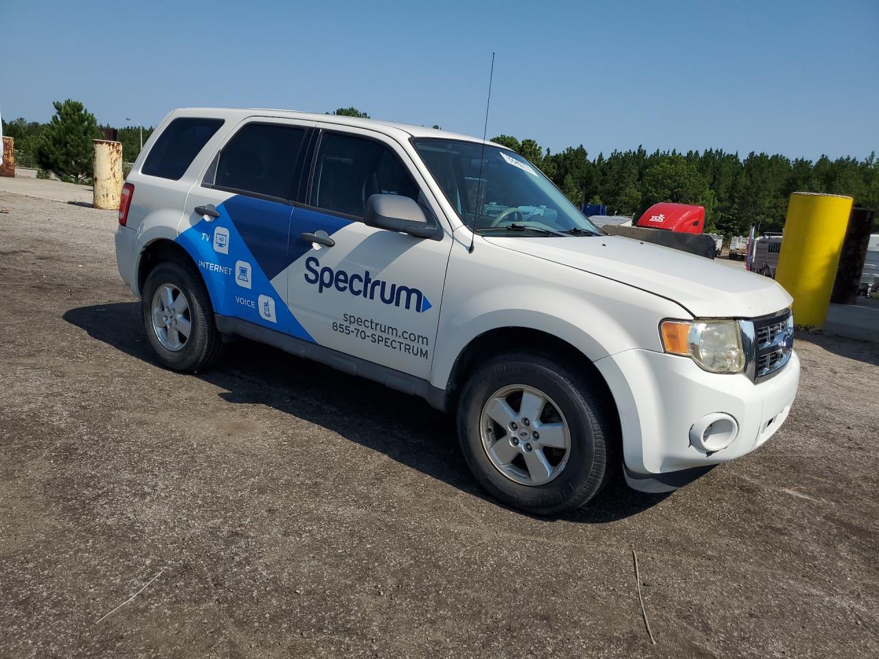 2009 Ford Escape Xls White vin: 1FMCU027X9KA74907 Damage: Overall Vehicle, De-Identify, Removal Required