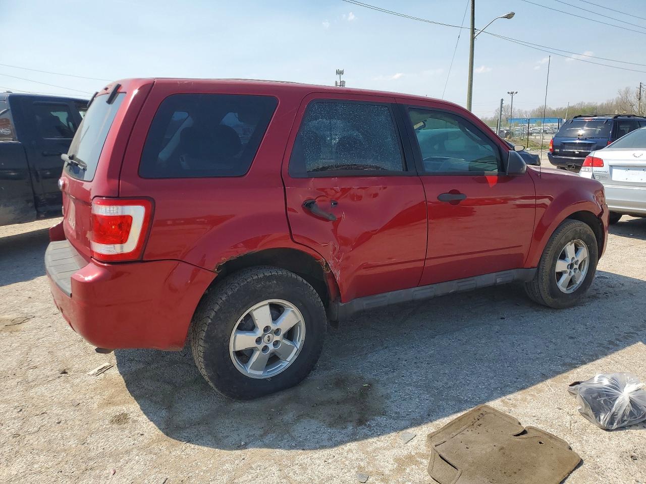 2009 Ford Escape Xls Red vin: 1FMCU027X9KD01657