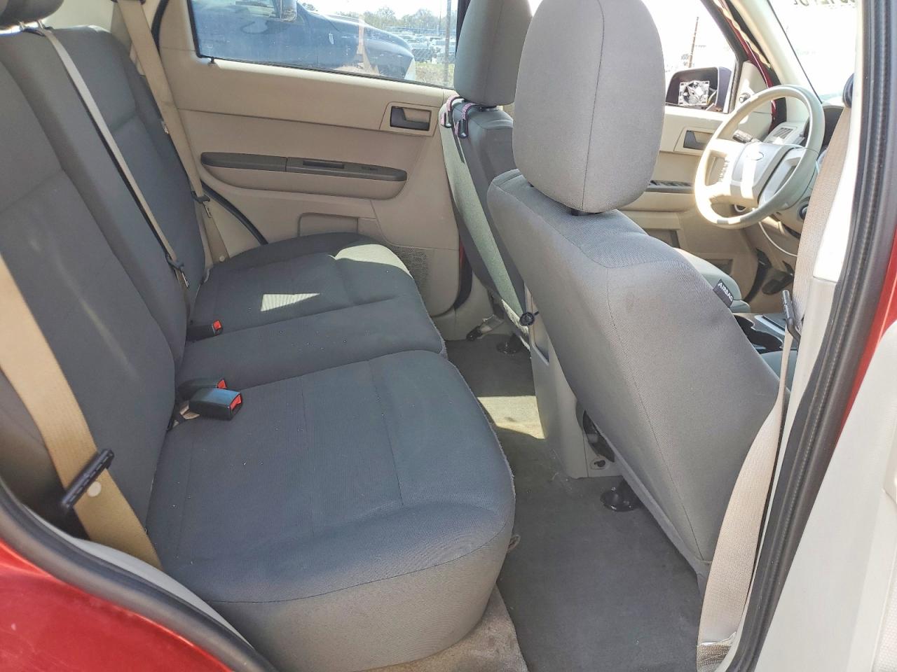 2009 Ford Escape Xls Red vin: 1FMCU027X9KD01657