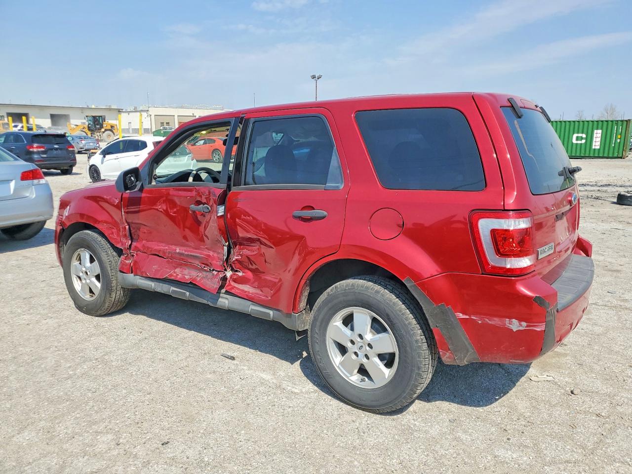 2009 Ford Escape Xls Red vin: 1FMCU027X9KD01657