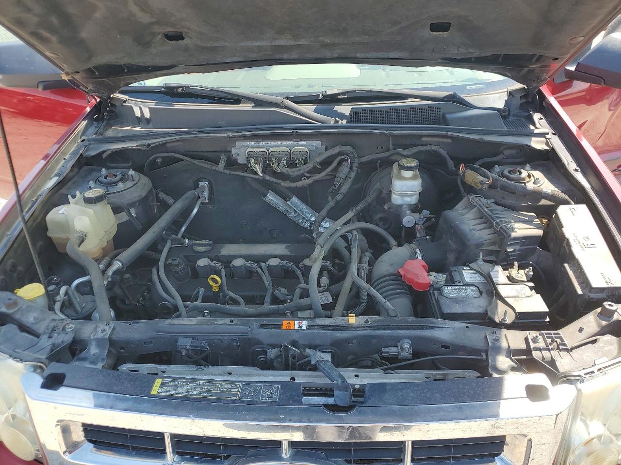 2009 Ford Escape Xls Red vin: 1FMCU027X9KD01657