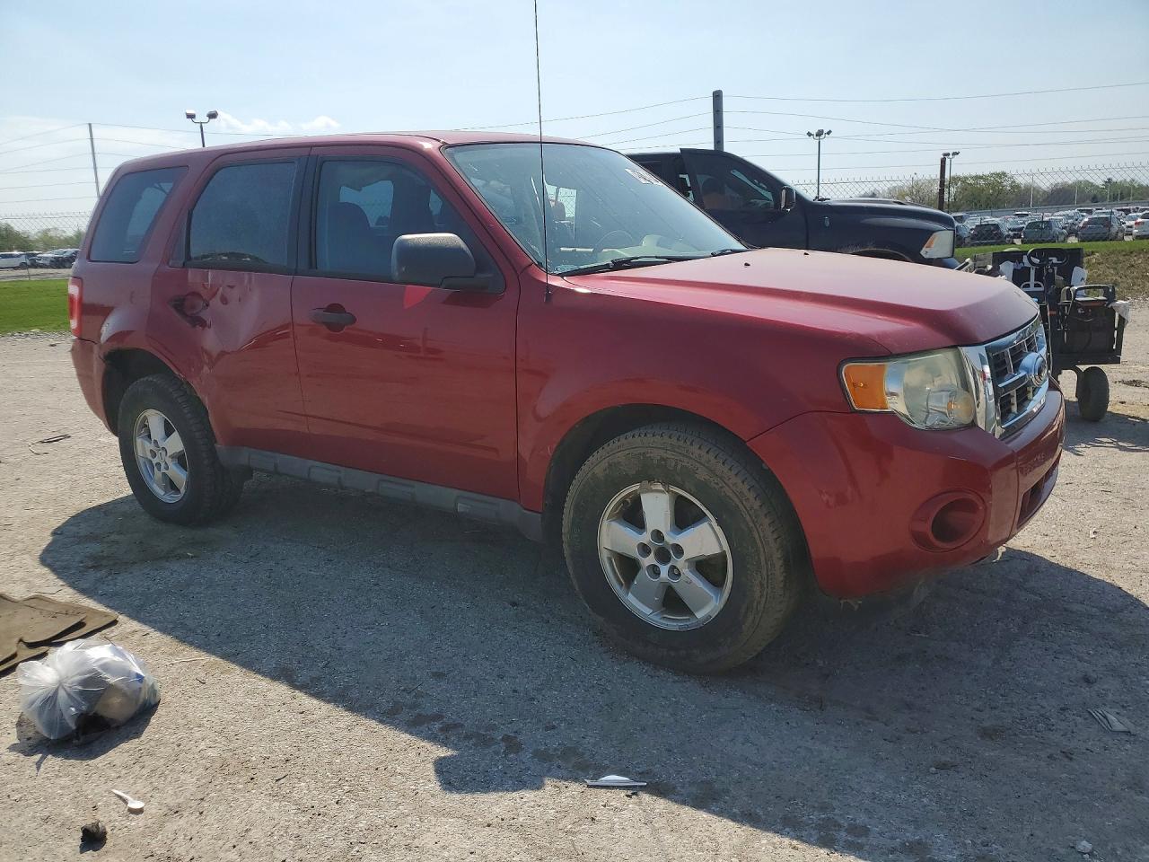 2009 Ford Escape Xls Red vin: 1FMCU027X9KD01657