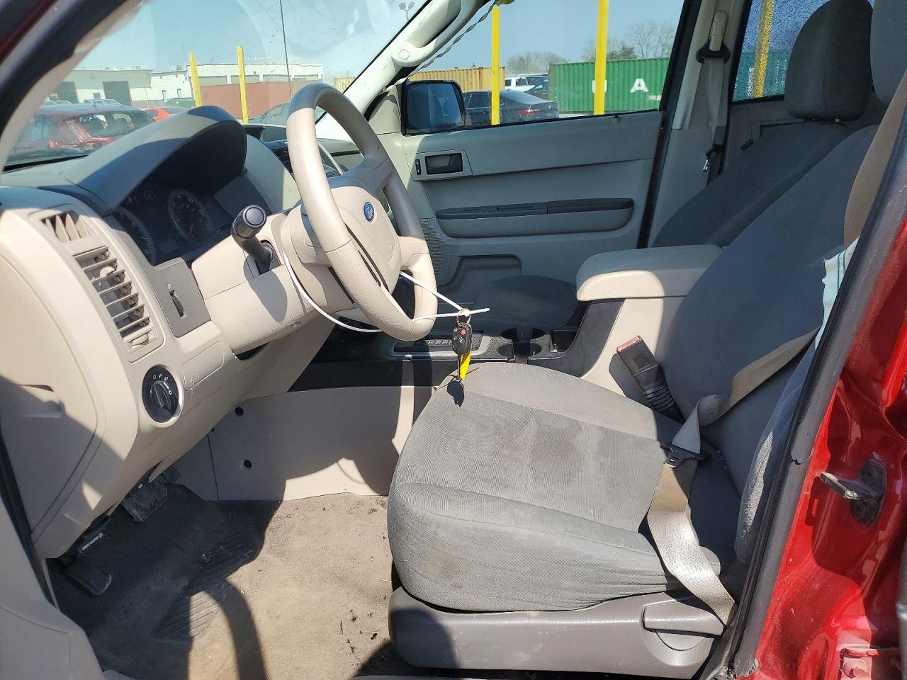 2009 Ford Escape Xls Red vin: 1FMCU027X9KD01657