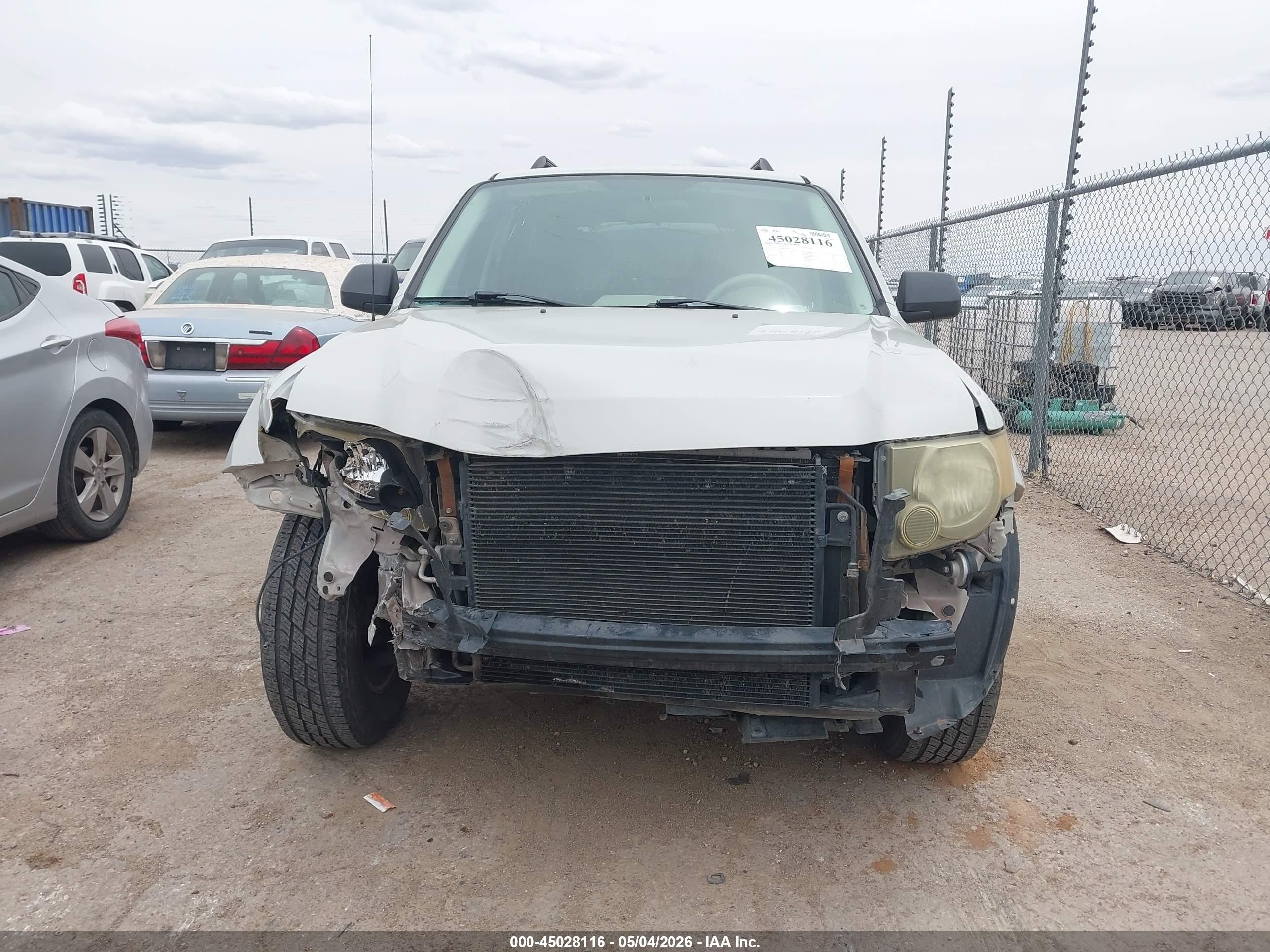 2008 Ford Escape Xls Beige vin: 1FMCU02Z08KE11052