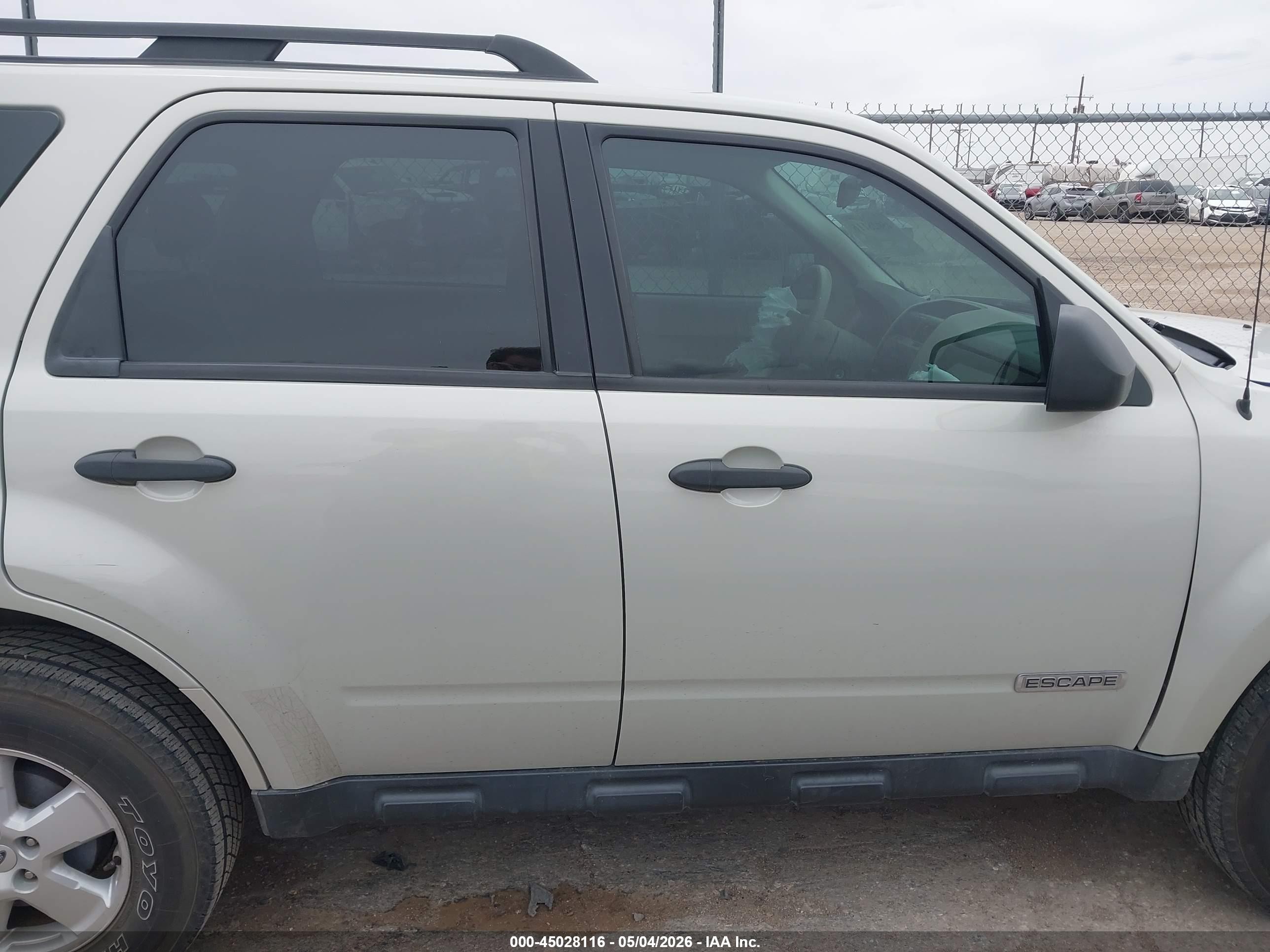2008 Ford Escape Xls Beige vin: 1FMCU02Z08KE11052