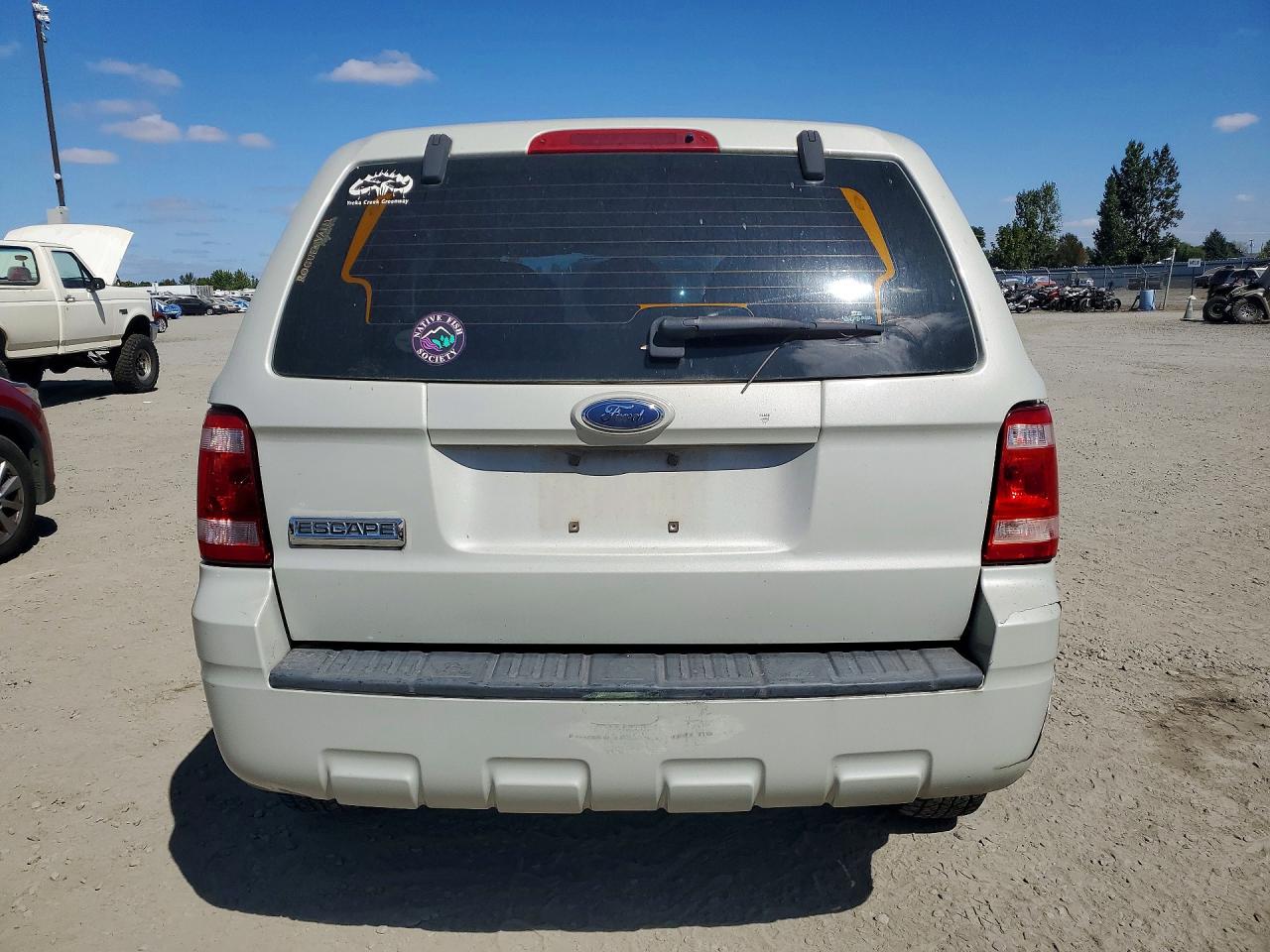 2008 Ford Escape Xls White vin: 1FMCU02Z38KB00733