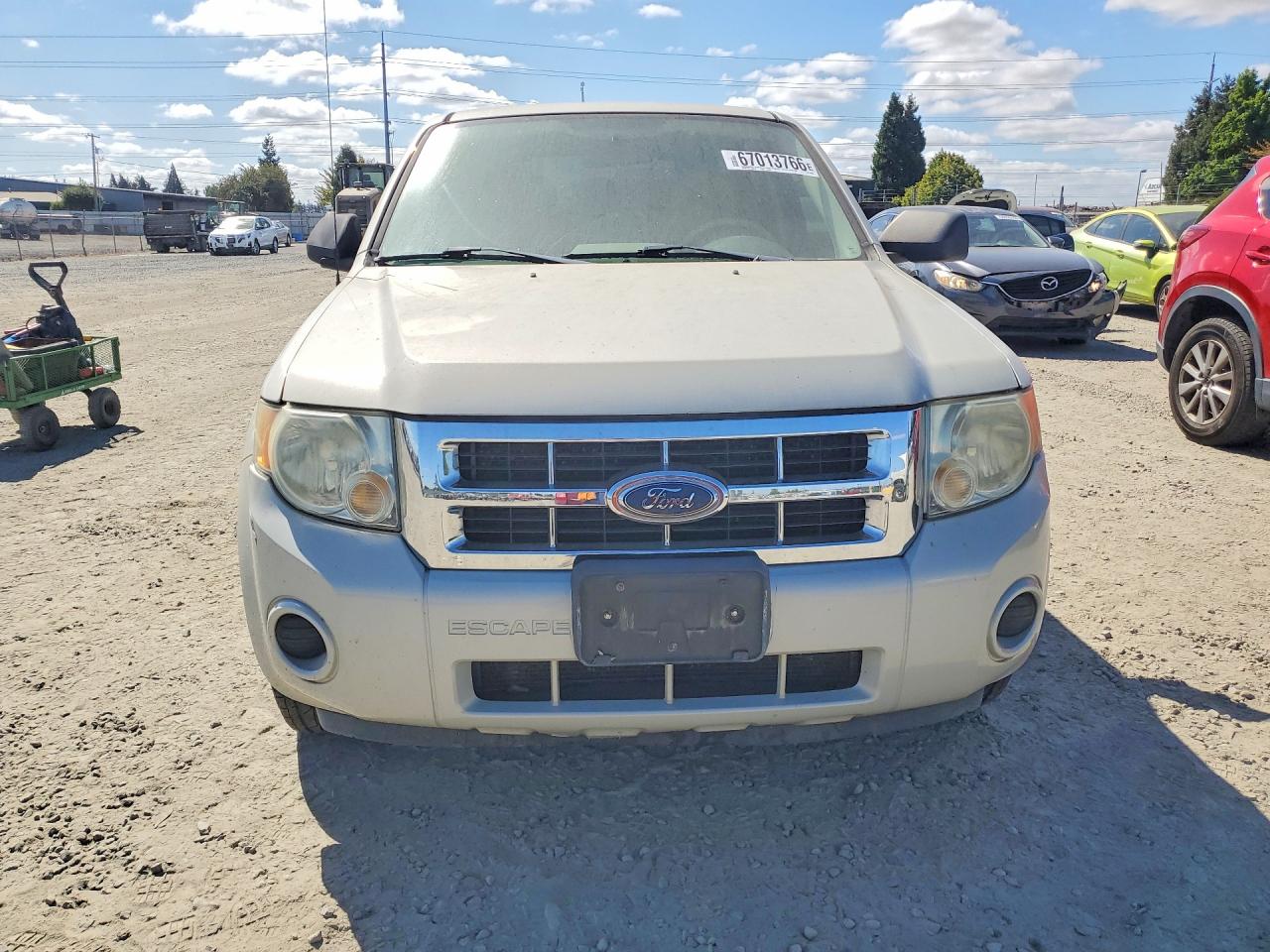 2008 Ford Escape Xls White vin: 1FMCU02Z38KB00733