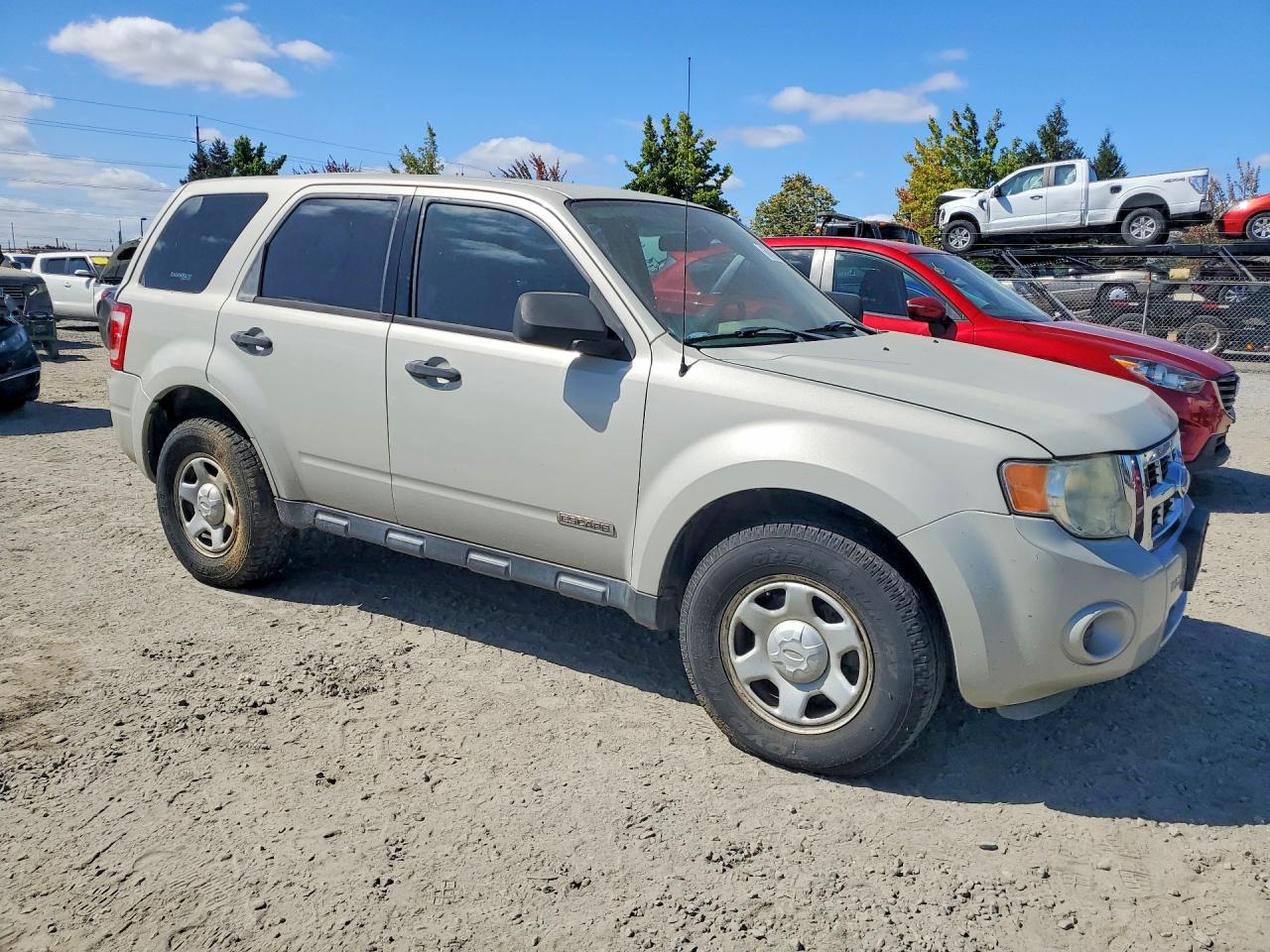 2008 Ford Escape Xls White vin: 1FMCU02Z38KB00733