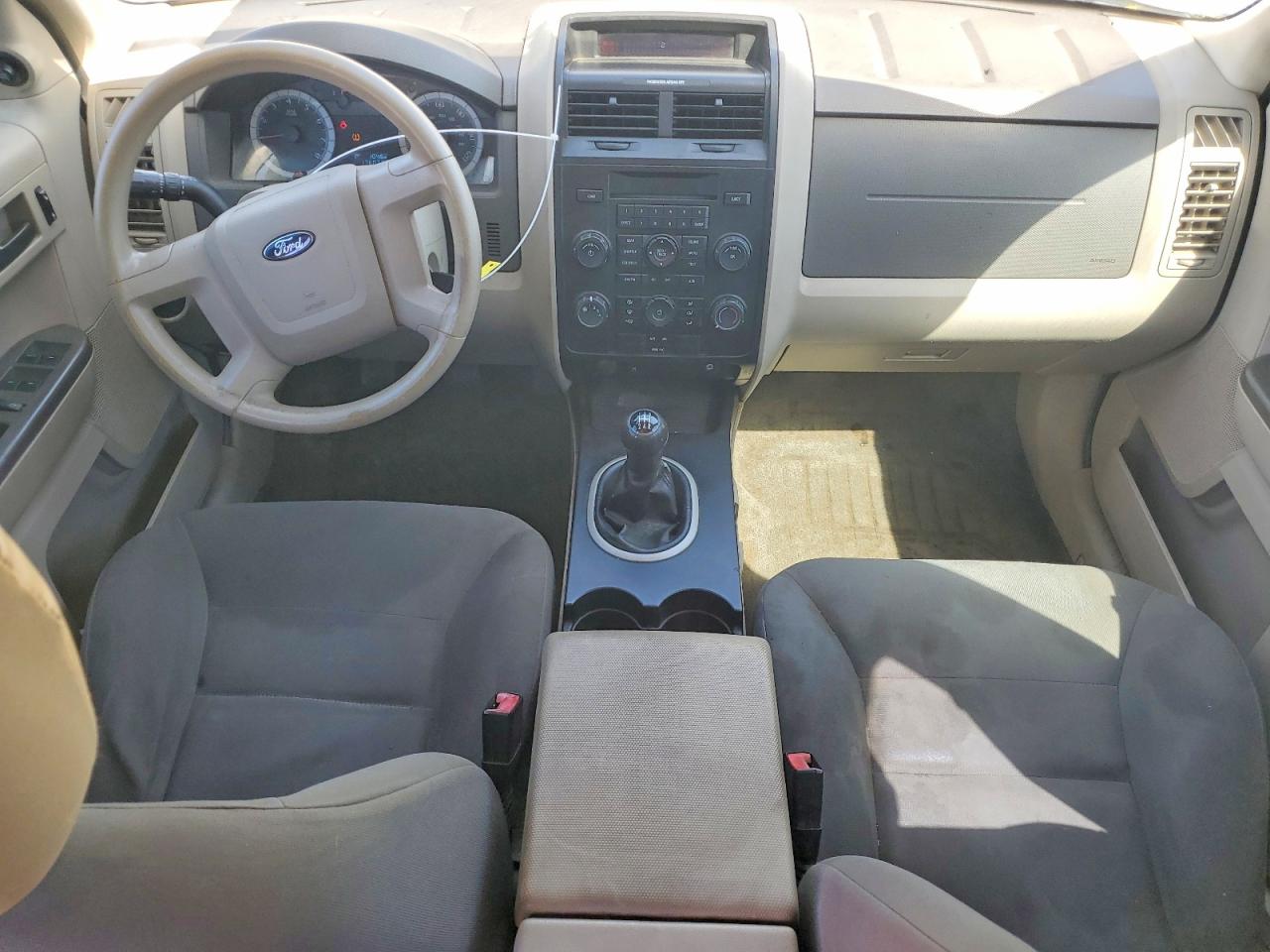2008 Ford Escape Xls White vin: 1FMCU02Z38KB00733
