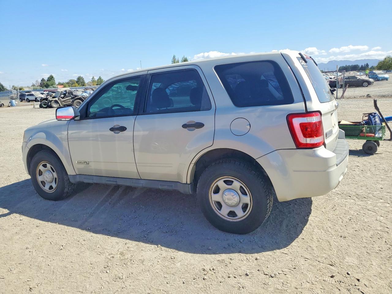 2008 Ford Escape Xls White vin: 1FMCU02Z38KB00733
