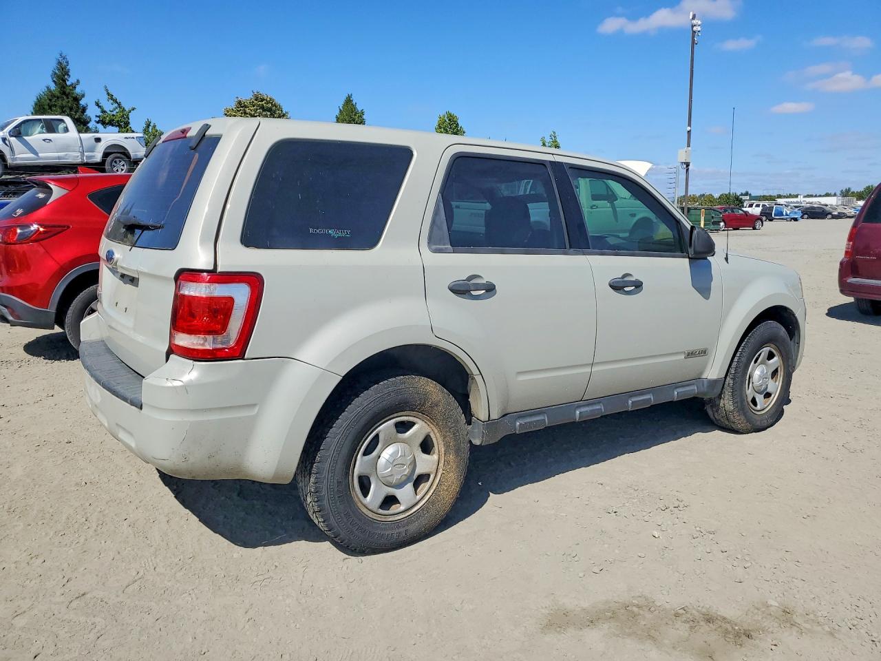 2008 Ford Escape Xls White vin: 1FMCU02Z38KB00733