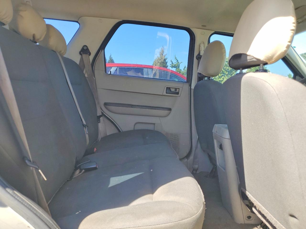 2008 Ford Escape Xls White vin: 1FMCU02Z38KB00733